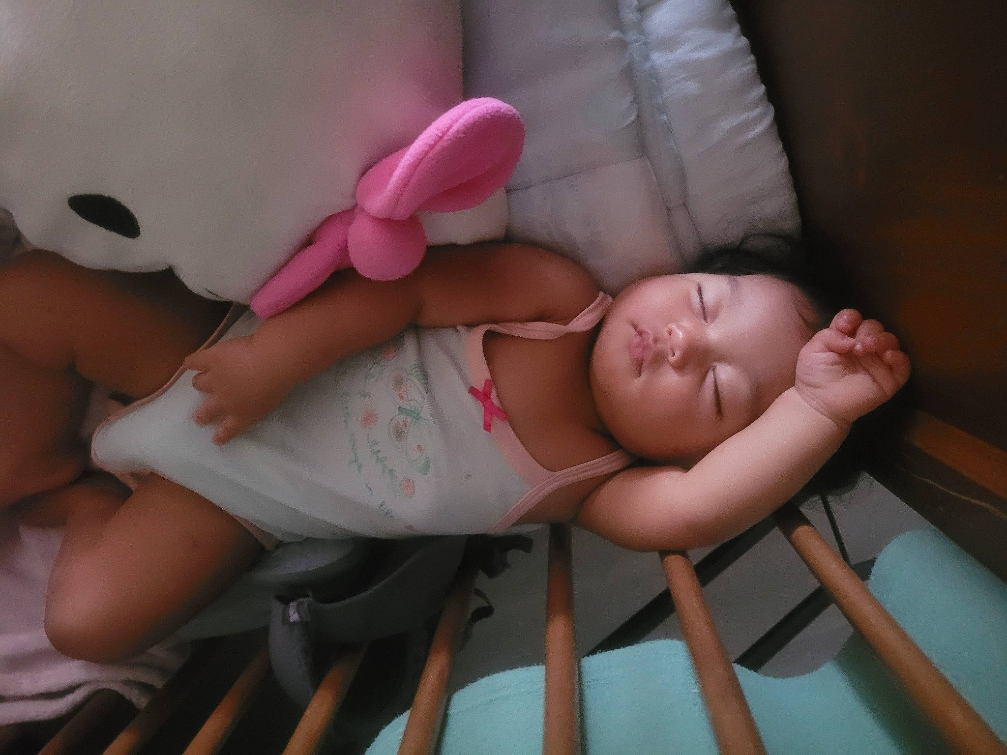 Shanna participe au concours pour gagner de l'argent avec cette photo : arm, baby, chest, comfort, diaper, finger, hand, human_body, joint, knee, leg, mammal, mouth, muscle, neck, person, pink, skin, stomach, thigh