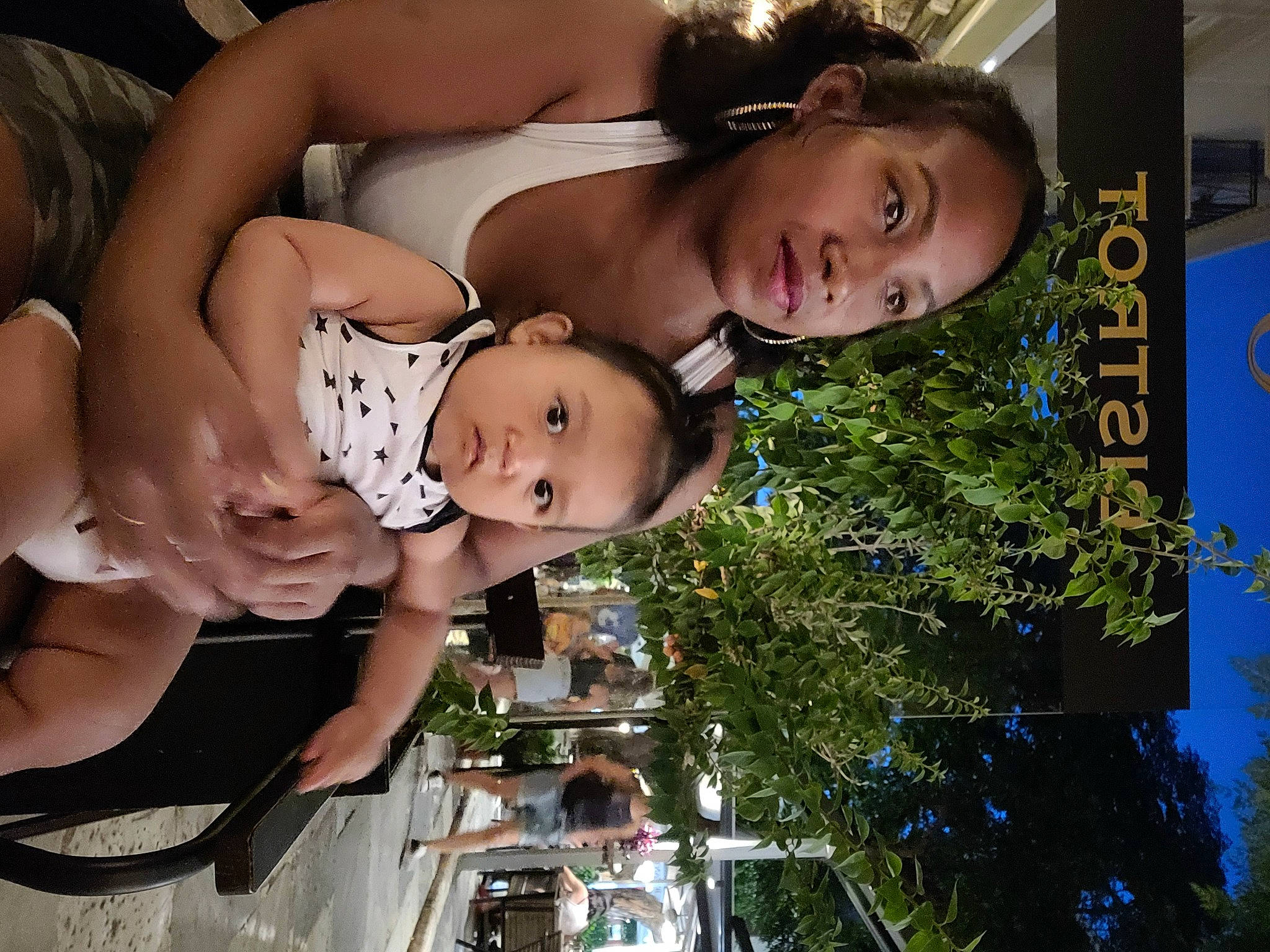 Shanna a rejoint le concours — aidez-le/la à gagner de superbes lots ! abdomen, baby, beauty, chest, child, event, flash_photography, fun, happy, leisure, love, organ, person, photograph, photography, snapshot, thigh, toddler, tree, trunk