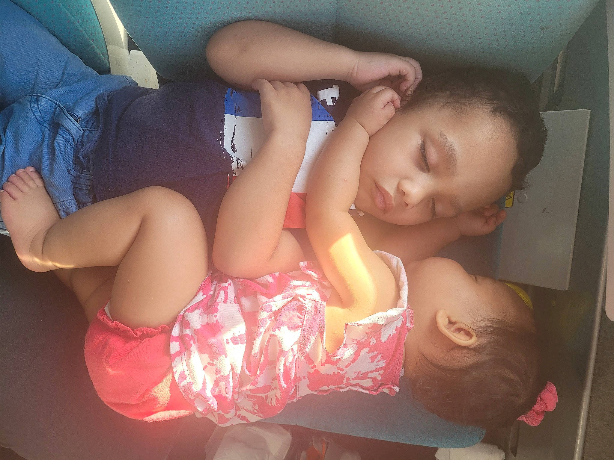 Shanna a rejoint le concours — aidez-le/la à gagner de superbes lots ! abdomen, arm, chest, comfort, elbow, finger, fun, happy, human_body, joint, knee, lap, leg, mouth, muscle, nail, person, skin, thigh, thumb