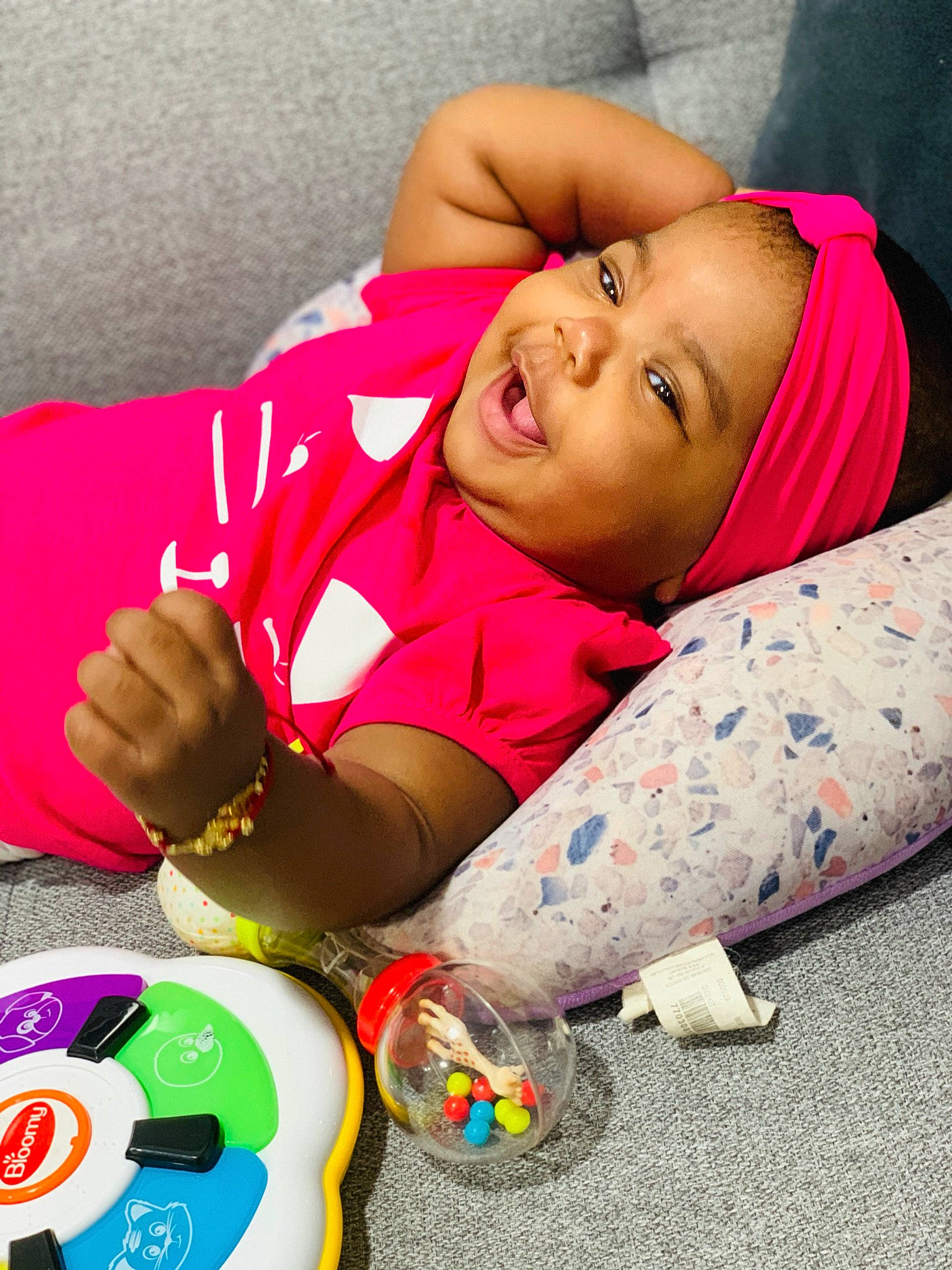 Joyce a rejoint le concours — aidez-le/la à gagner de superbes lots ! baby, child, happy, headwear, person, pink, play, skin, sleep, smile, textile, toddler