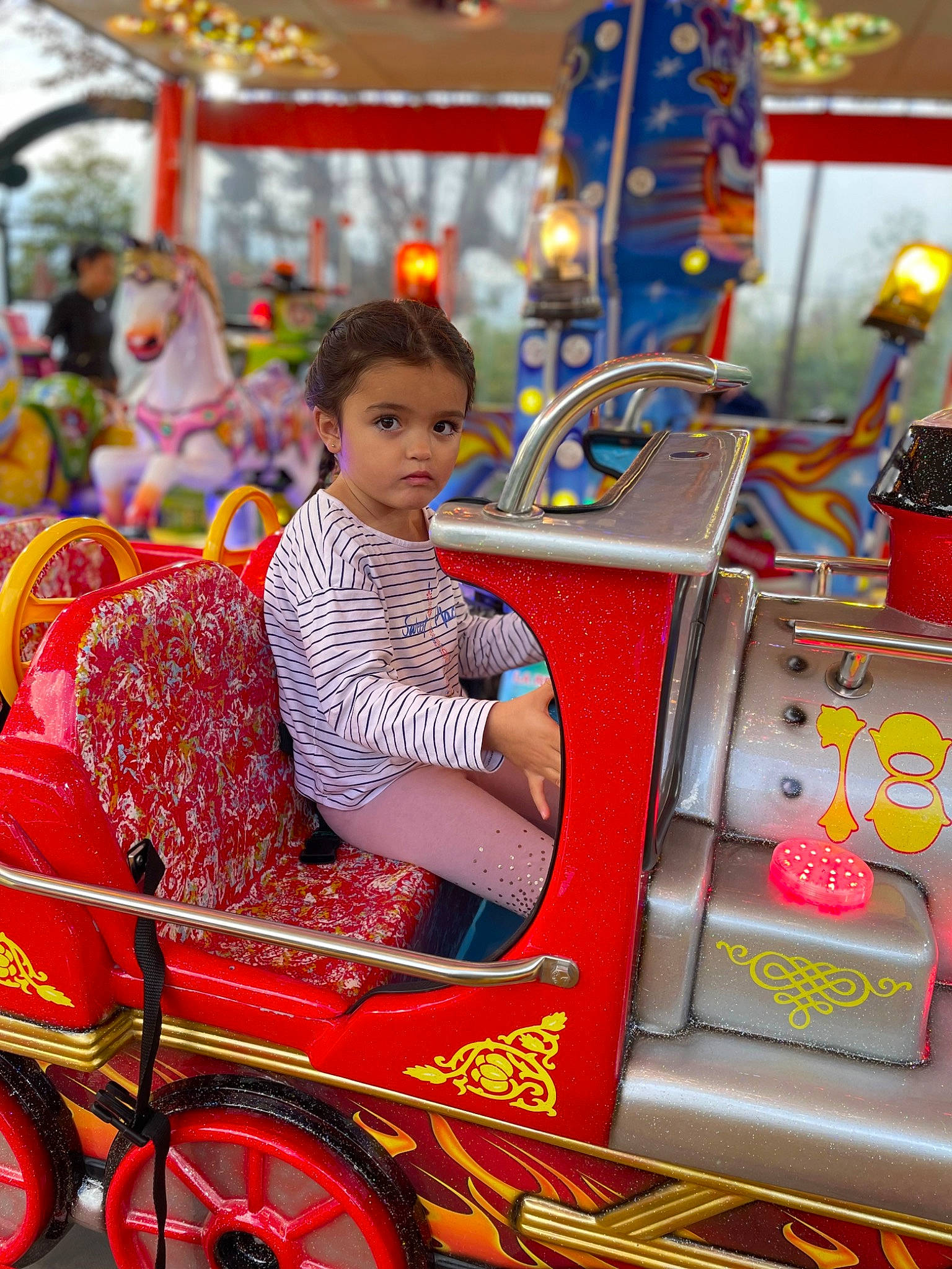 Aïcha participe au concours pour gagner de l'argent avec cette photo : automotive_design, cart, child, classic, dress, event, fun, leisure, motor_vehicle, person, photograph, product, public_space, recreation, snapshot, tire, toddler, travel, vehicle, wheel