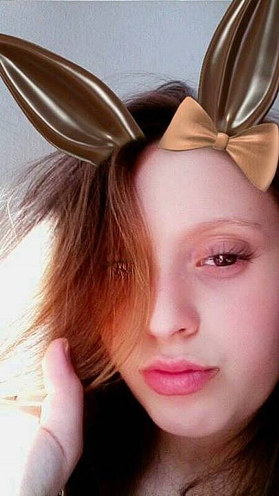 Gina a rejoint le concours — aidez-le/la à gagner de superbes lots ! beauty, clothing, ear, eye, eyebrow, face, fashion_accessory, hair, hair_accessory, hairstyle, hat, head, headgear, long_hair, organ, skin