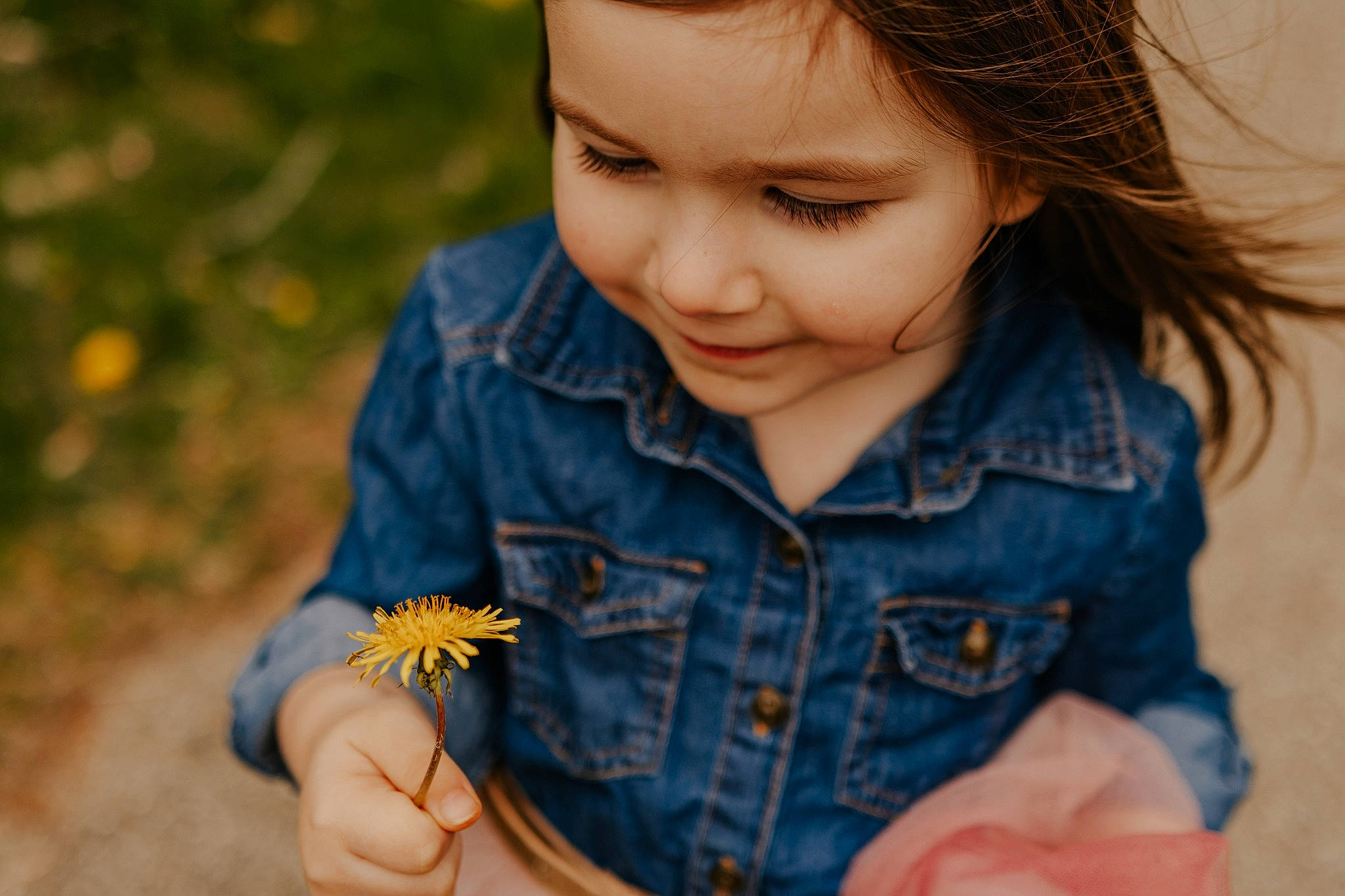 Davina is registered to the contest to win money with this photo: baby_toddler_clothing, beauty, child, close_up, electric_blue, finger, flower, fun, grass, hand, happy, iris, joy, people_in_nature, person, petal, plant, sitting, skin, smile