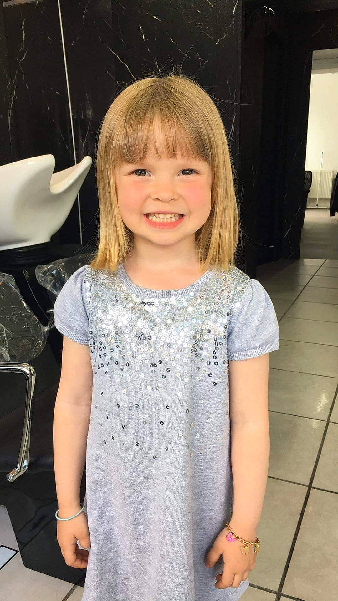 Maïna participe au concours pour gagner de l'argent avec cette photo : bangs, black, cheek, child, dress, eyelash, facial_expression, flash_photography, hair, hairstyle, happy, head, human, iris, joy, organ, people, person, skin, sleeve