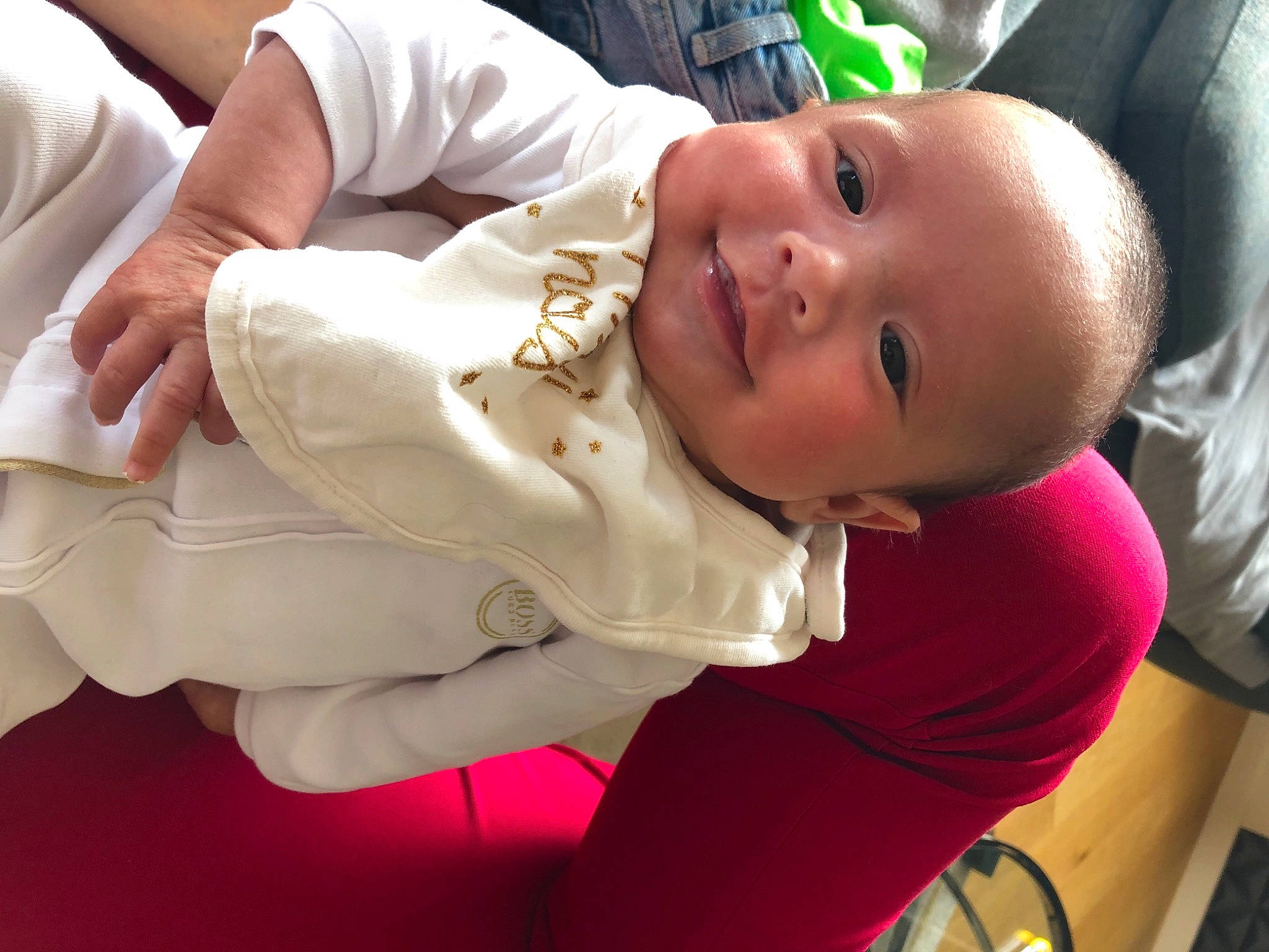 Véïna participe au concours pour gagner de l'argent avec cette photo : abdomen, arm, baby, baby_toddler_clothing, cheek, chest, comfort, elbow, eye, gesture, happy, joint, lip, mouth, nose, person, skin, sleeve, smile, thigh