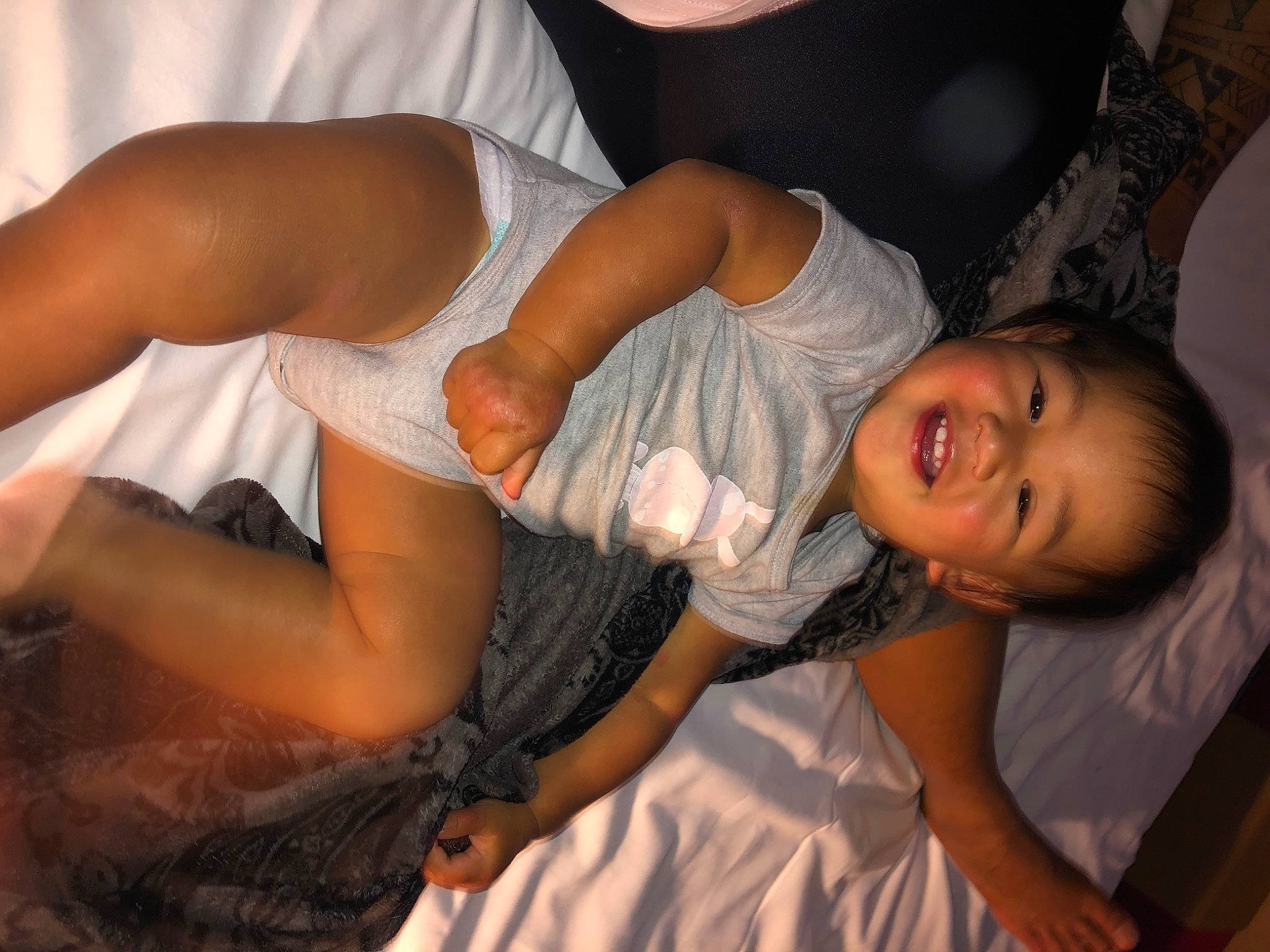 Heikura participe au concours pour gagner de l'argent avec cette photo : black_hair, chest, joy, leg, muscle, person