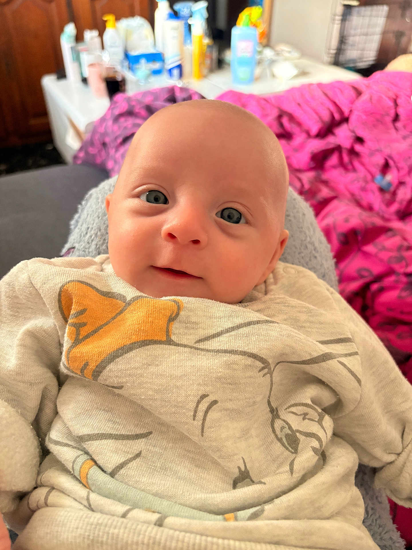 Lyam participe au concours pour gagner de l'argent avec cette photo : baby, infant, face, eyes, sweater, clothing, cartoon, indoor, portrait, child, cute, person, blanket, bottle, furniture, home, cozy, expression, smile, head