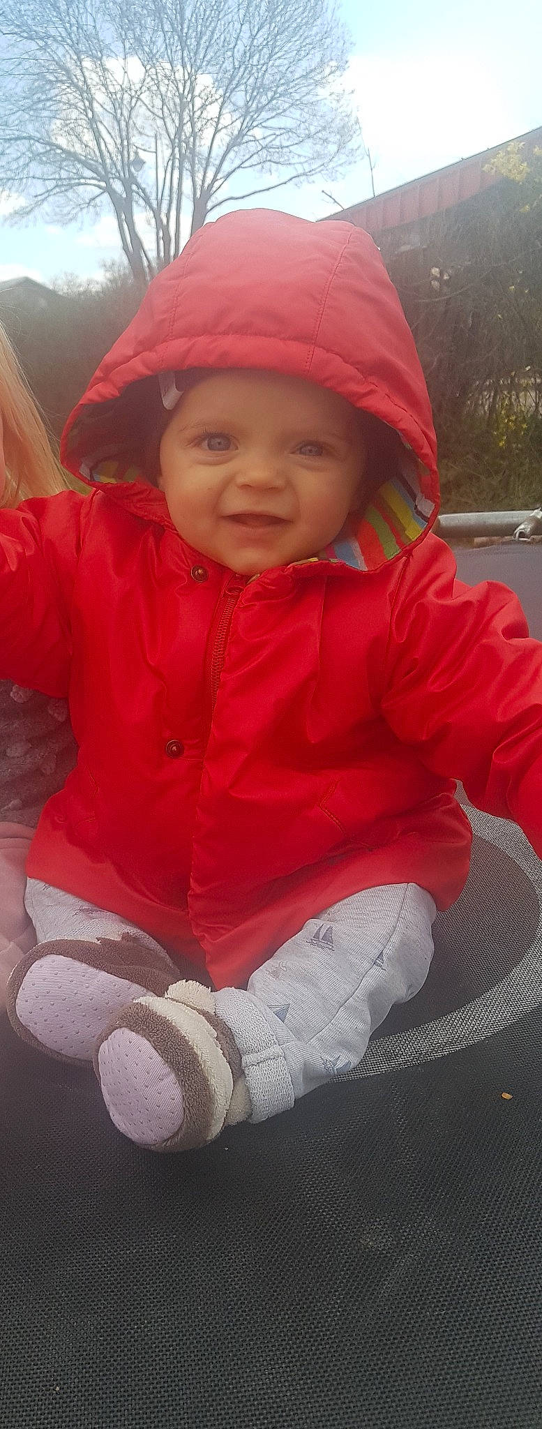 Tao a rejoint le concours — aidez-le/la à gagner de superbes lots ! cheek, child, headgear, headwear, hoodie, outerwear, person, pink, red, skin, smile, toddler