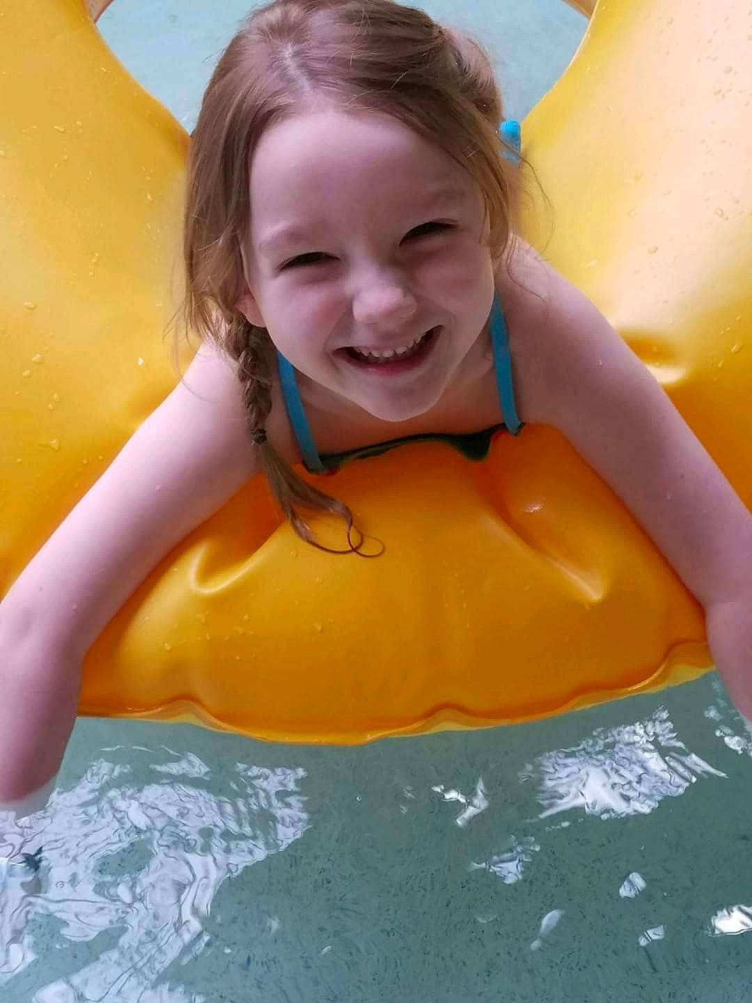 Mali is registered to the contest to win money with this photo: baby_float, bathing, child, face, fun, girl, happiness, human_hair_color, joy, leisure, mouth, neck, person, play, smile, summer, swimwear, toddler, vacation, water