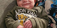 Mathyas participe au concours pour gagner de l'argent avec cette photo : baby, clothing, comfort, couch, cute, fabric, face, hand, happy, indoor, infant, lion_king, person, pillow, portrait, relax, sitting, smile, sweatshirt, young_child