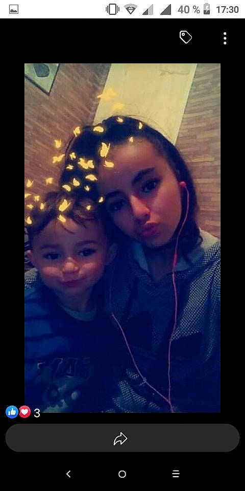 Adam participe au concours pour gagner de l'argent avec cette photo : cheek, christmas_decoration, iris, love, nose, ornament, person, photomontage, portrait, selfie