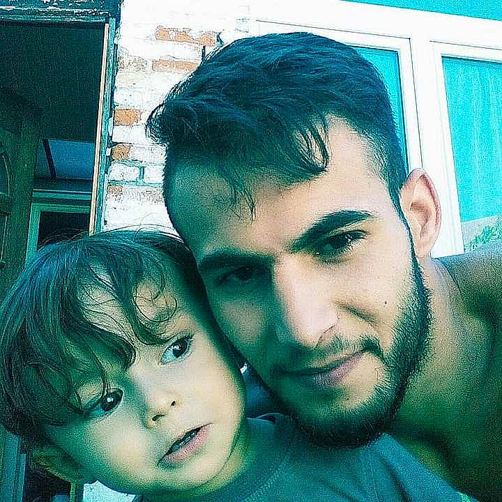 Adam participe au concours pour gagner de l'argent avec cette photo : black_hair, cheek, cool, ear, eye, eyelash, face, fathers_day, forehead, happy, human, interaction, jaw, lip, love, mouth, nose, person, selfie, turquoise