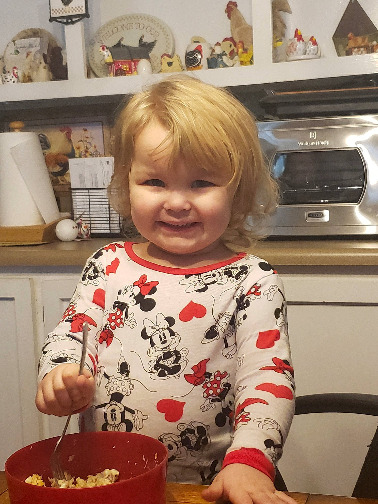 Rori is registered to the contest to win money with this photo: baking, cake, child, cooking, food, joy, person, play, toddler