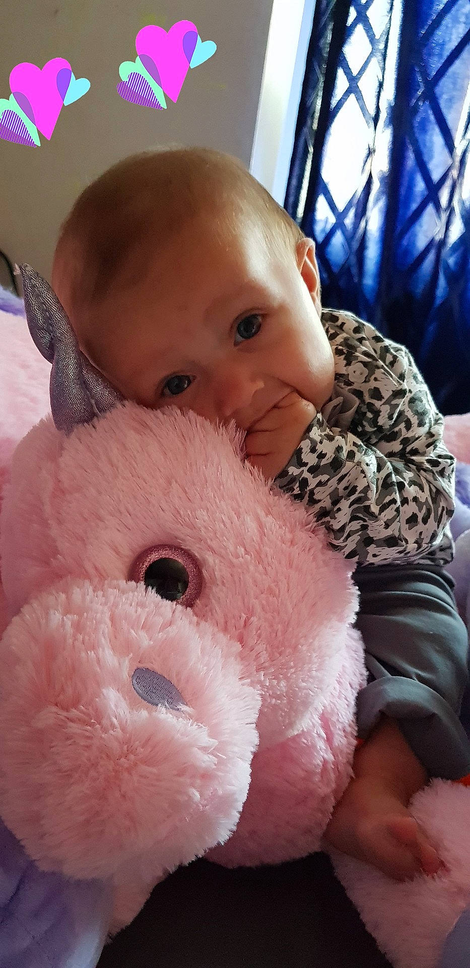 Kiara a rejoint le concours — aidez-le/la à gagner de superbes lots ! cheek, child, eye, face, fun, girl, head, infant, material, mouth, nose, person, pink, product, skin, snout, stuffed_toy, teddy_bear, textile, toddler