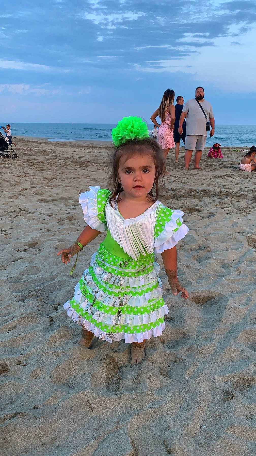 Cataleya a rejoint le concours — aidez-le/la à gagner de superbes lots ! baby_toddler_clothing, beach, beauty, child, cloud, event, fun, grass, happy, leisure, natural_environment, people, people_in_nature, people_on_beach, person, shore, sky, summer, toddler, travel