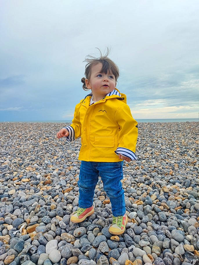 Charlie participe au concours pour gagner de l'argent avec cette photo : cloud, flash_photography, footwear, fun, gesture, grass, happy, horizon, human, jacket, jeans, landscape, leisure, people_in_nature, person, sky, standing, toddler, travel, tree
