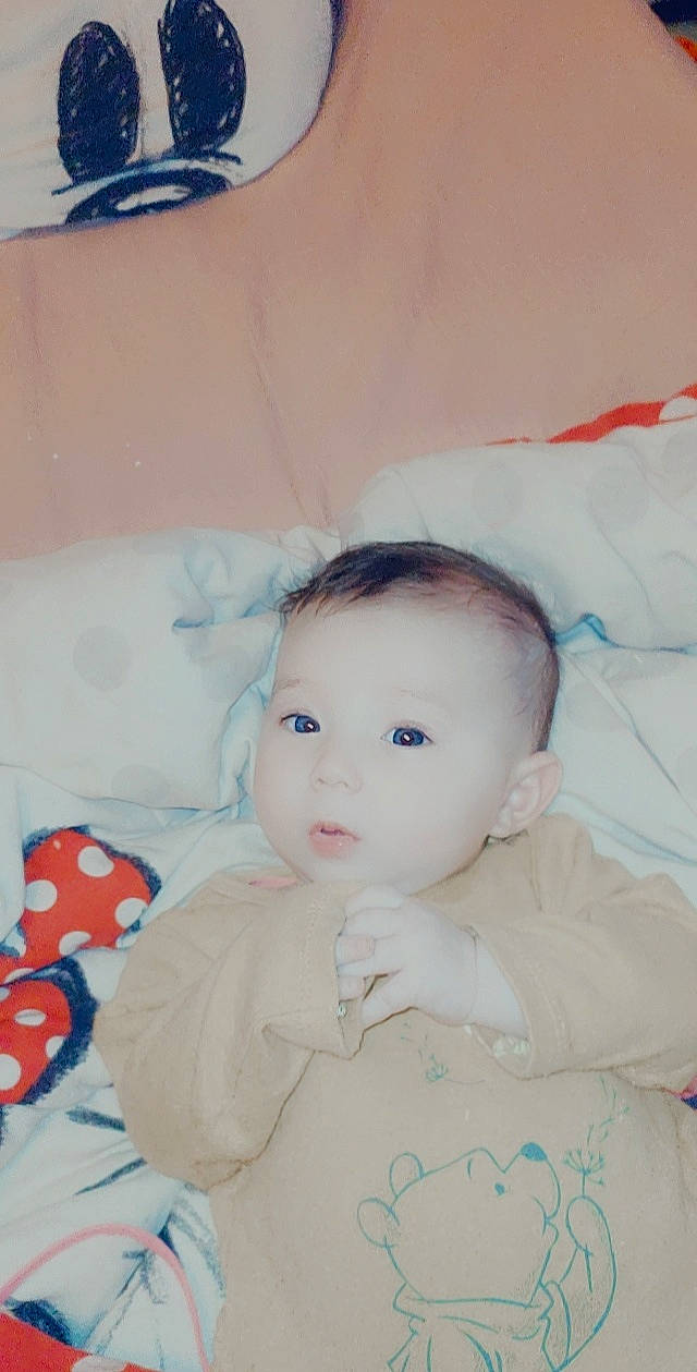 Asheley participe au concours pour gagner de l'argent avec cette photo : baby, baby_products, baby_toddler_clothing, bedding, brown_hair, cheek, child, comfort, eyelash, fur, happy, iris, linens, lip, pattern, person, room, sitting, skin, sleeve