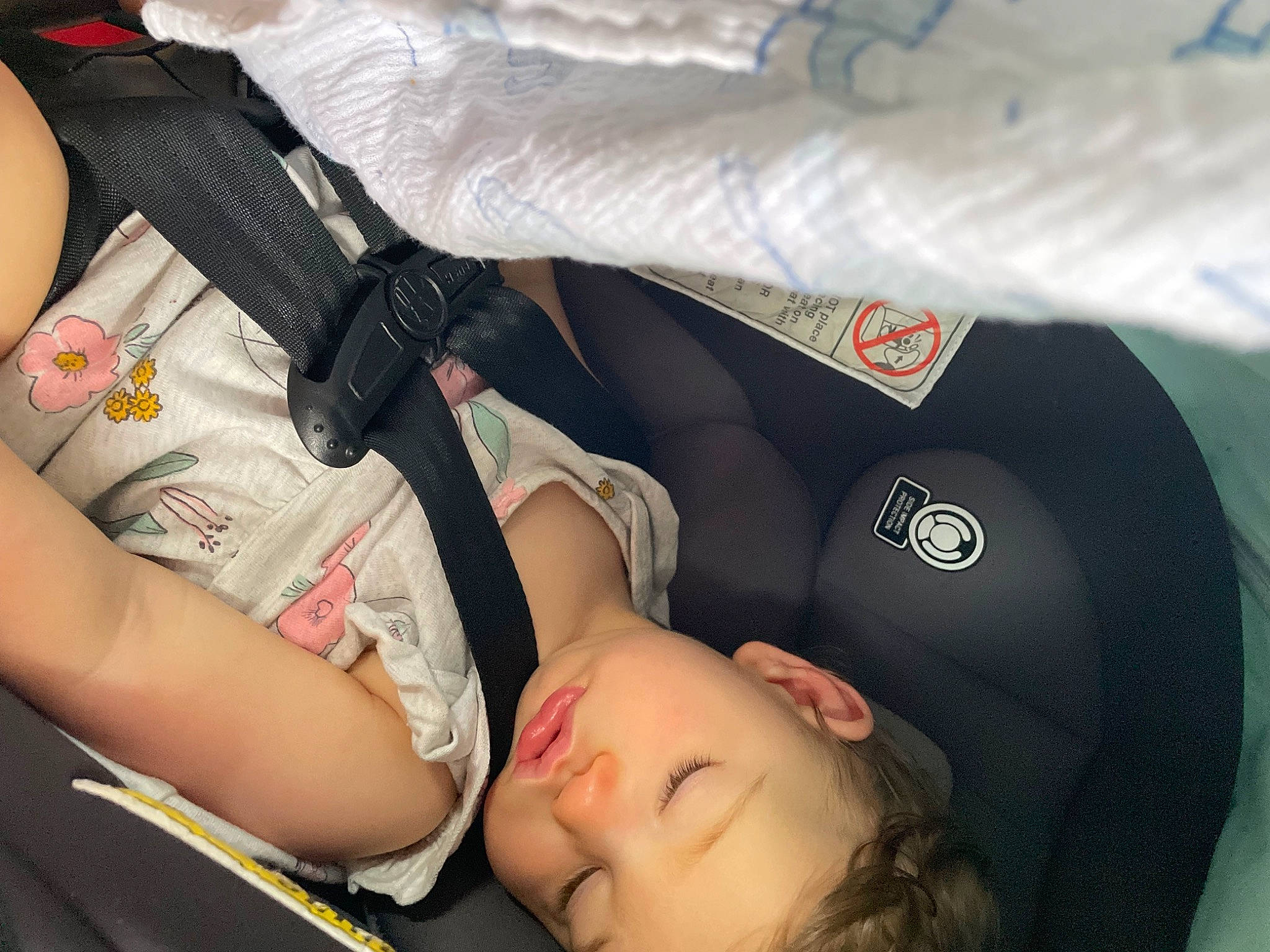 Azusa is registered to the contest to win money with this photo: baby, baby_products, baby_sleeping, carmine, child, comfort, elbow, gesture, health_care, human_leg, knee, linens, pattern, person, service, thigh, toddler
