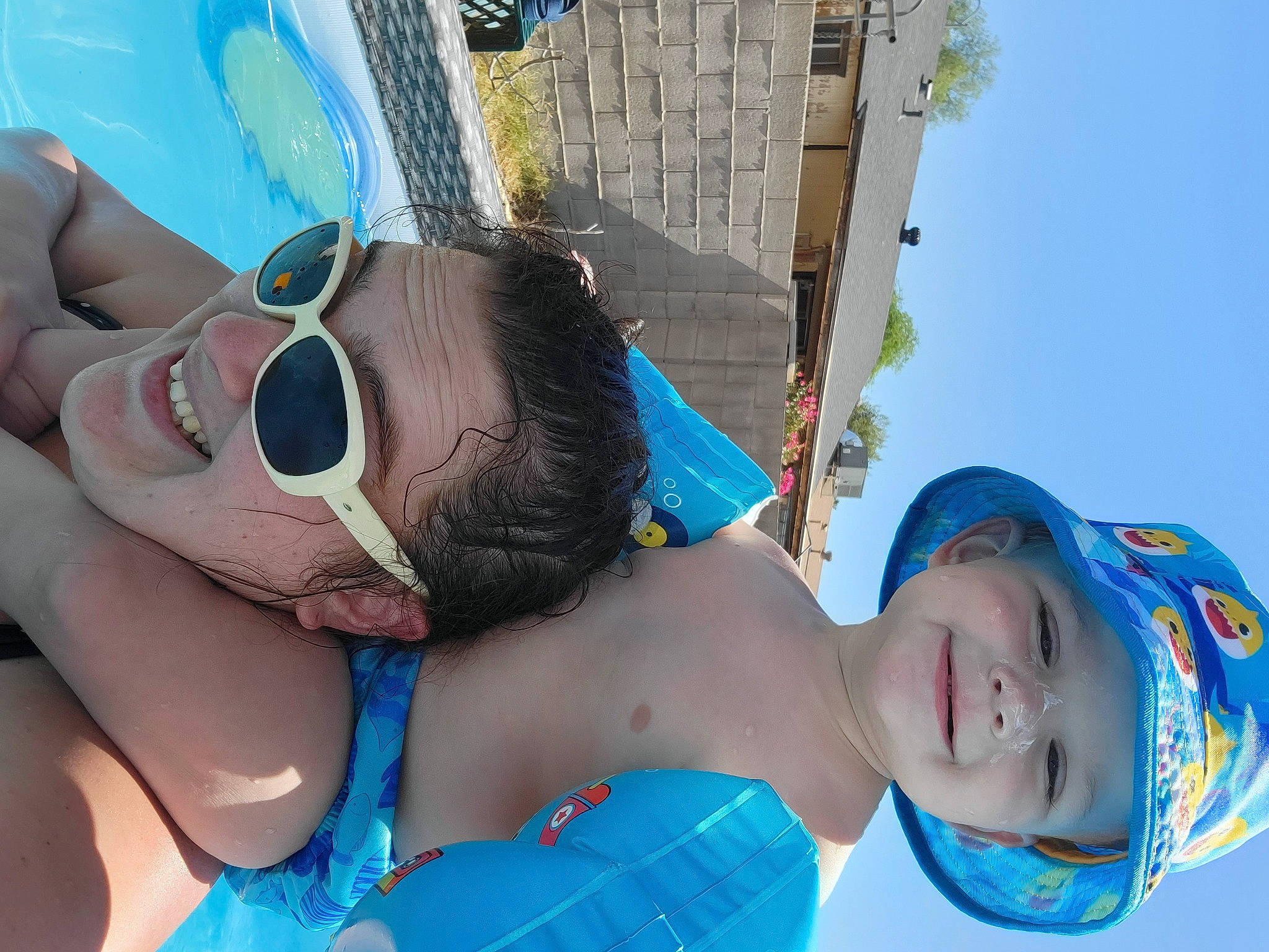 Broly is registered to the contest to win money with this photo: azure, blue, chest, electric_blue, event, eyewear, fun, gesture, goggles, happy, hat, headwear, joy, leisure, person, personal_protective_equipment, recreation, sky, sunglasses, toddler