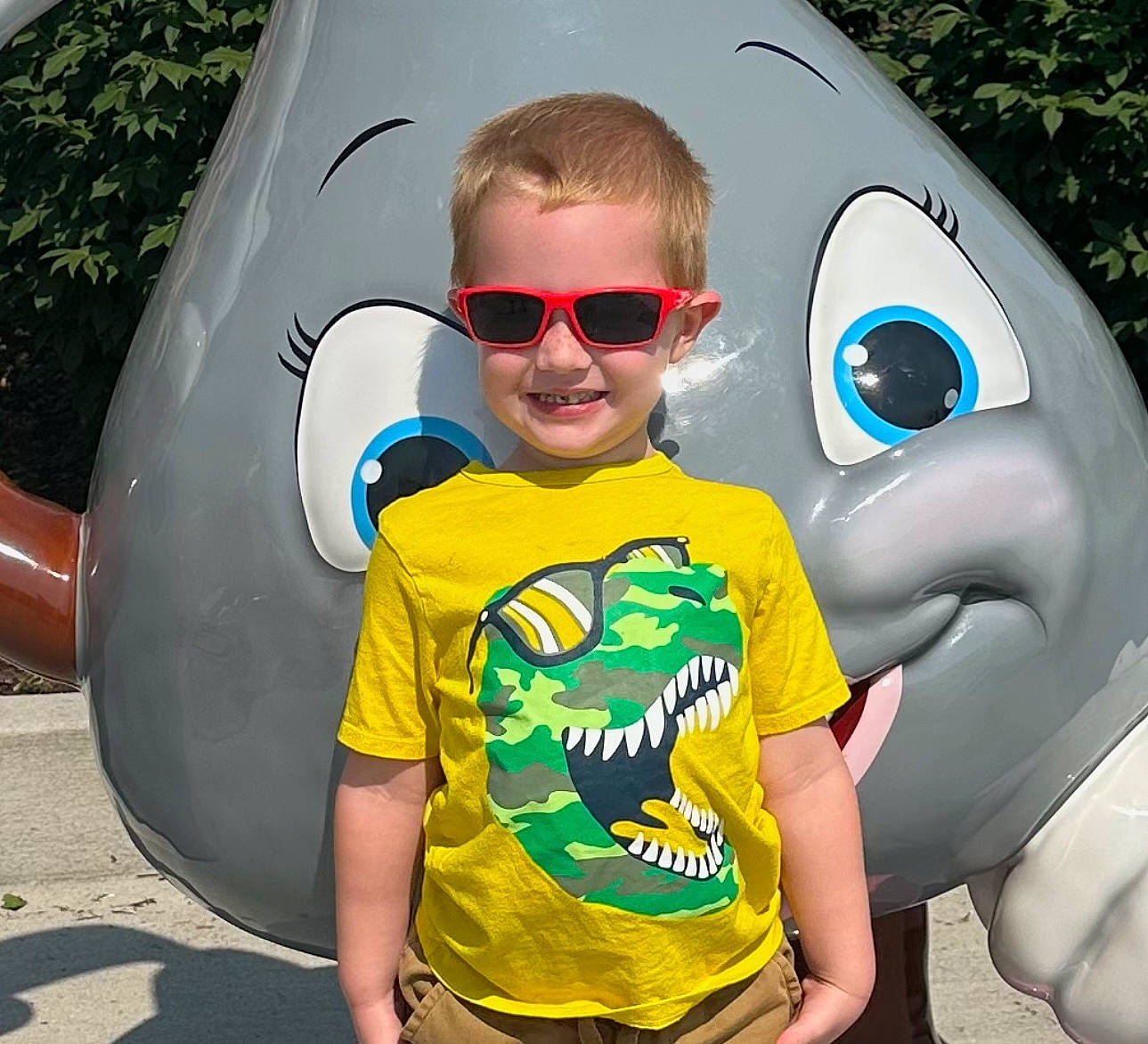 Andrew is registered to the contest to win money with this photo: cool, eyewear, fun, glasses, goggles, happy, joy, leisure, mouth, organ, person, personal_protective_equipment, product, recreation, shorts, sleeve, smile, summer, sunglasses, t_shirt