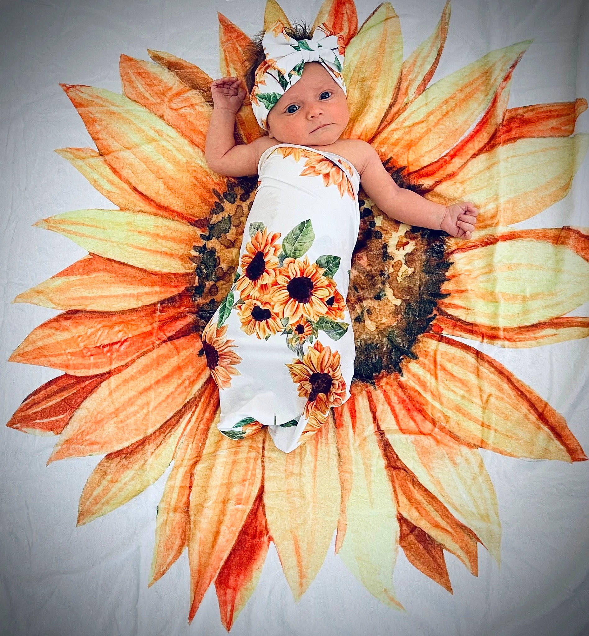 Jewels is registered to the contest to win money with this photo: art, bouquet, cg_artwork, costume, costume_design, cut_flowers, event, eyelash, fashion_accessory, fashion_design, feather, floral_design, flower_arranging, graphics, head, headwear, illustration, peach, person, petal