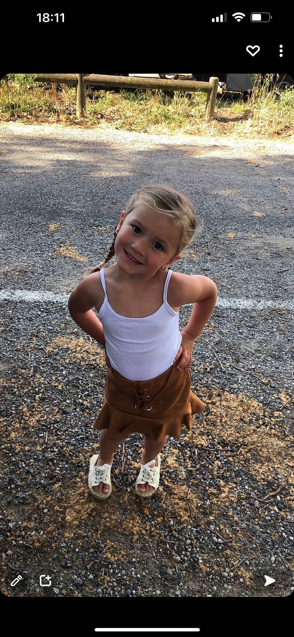 Maïdie participe au concours pour gagner de l'argent avec cette photo : adaptation, asphalt, blond, child, fun, grass, happy, human_leg, joy, landscape, leisure, people_in_nature, person, plant, recreation, sandal, smile, t_shirt, toddler, tree