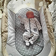 Ezio participe au concours pour gagner de l'argent avec cette photo : baby, bassinet, blanket, child, clothing, cotton, fabric, footed_pajamas, heart_pattern, infant, newborn, pacifier, pattern, person, pillow, sleeping, soft, stars_pattern, textile, white