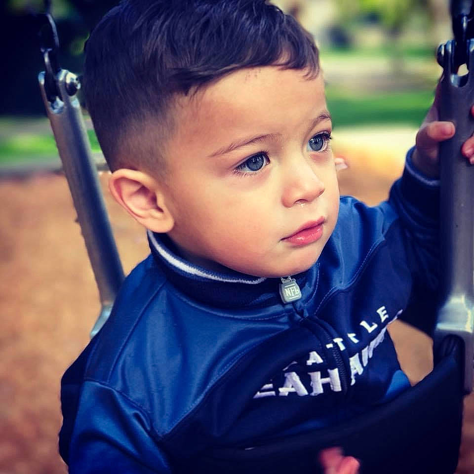 Micah is registered to the contest to win money with this photo: arm, cool, ear, eye, gesture, hair, hairstyle, hand, happy, head, iris, mammal, neck, organ, person, plant, product, shoulder, sleeve, standing