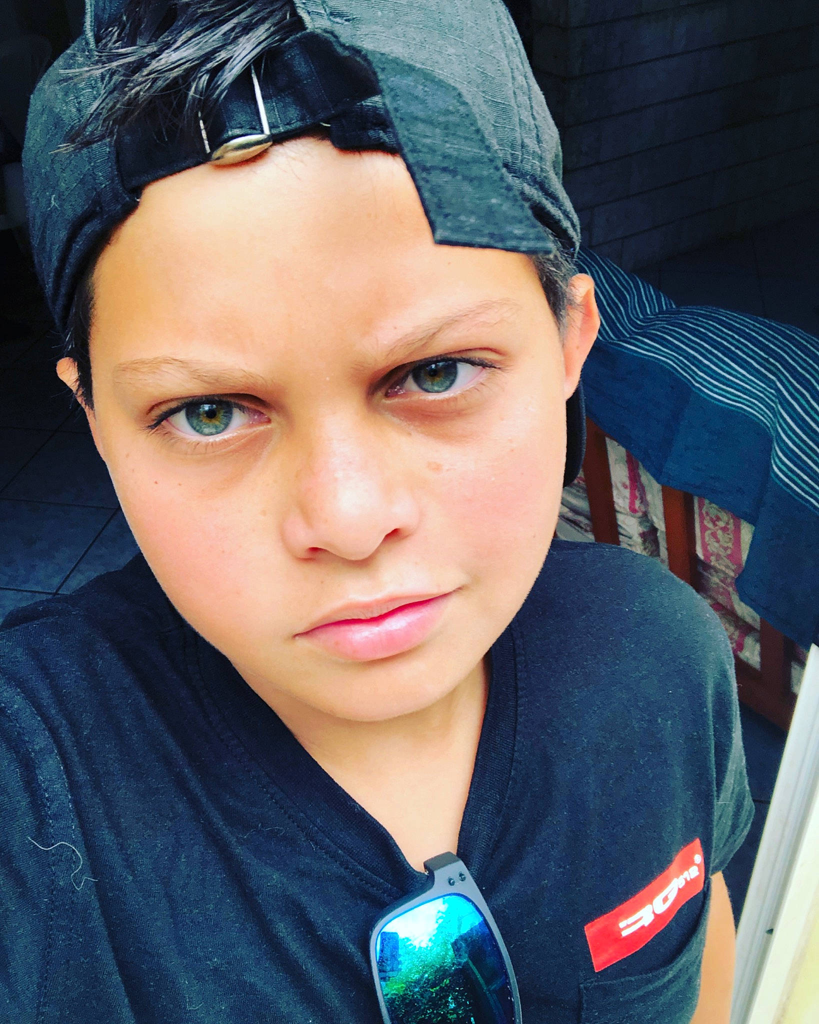 Sohan a rejoint le concours — aidez-le/la à gagner de superbes lots ! baseball_cap, black_hair, blue, cap, chin, electric_blue, eye, eyebrow, eyelash, eyewear, finger, flash_photography, forehead, hat, headwear, jaw, lip, mouth, neck, person