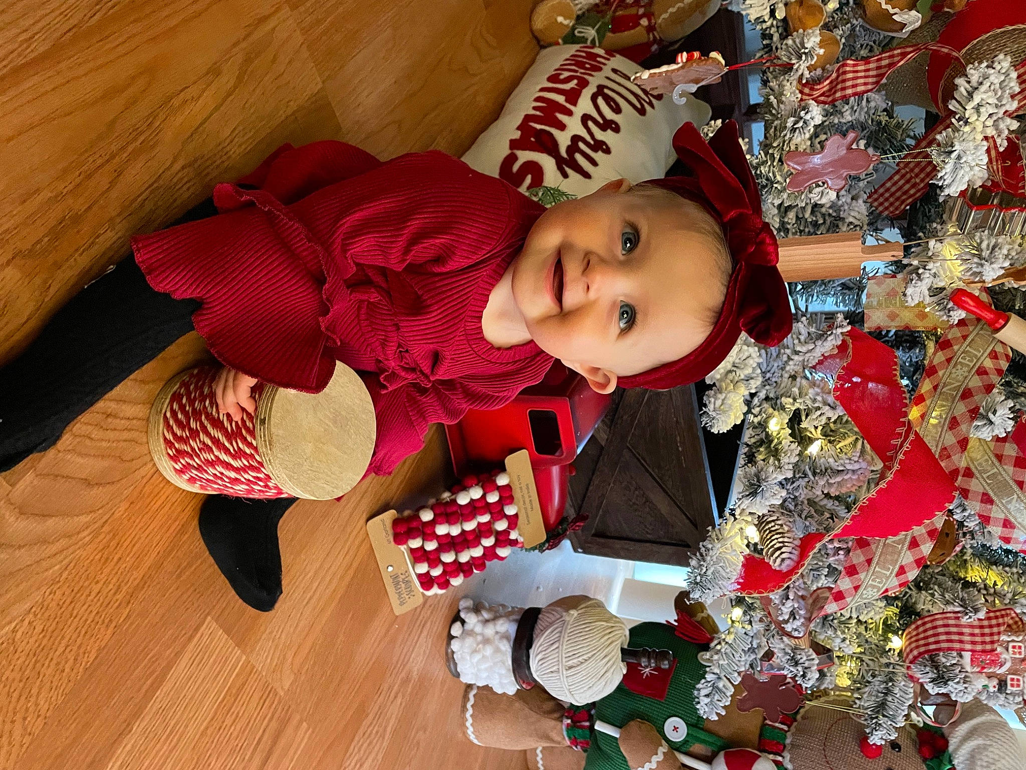 Noa is registered to the contest to win money with this photo: baby, baby_toddler_clothing, christmas, christmas_decoration, christmas_eve, christmas_ornament, event, happy, hardwood, head, holiday, holiday_ornament, human_body, joy, ornament, pattern, person, smile, toddler, tradition