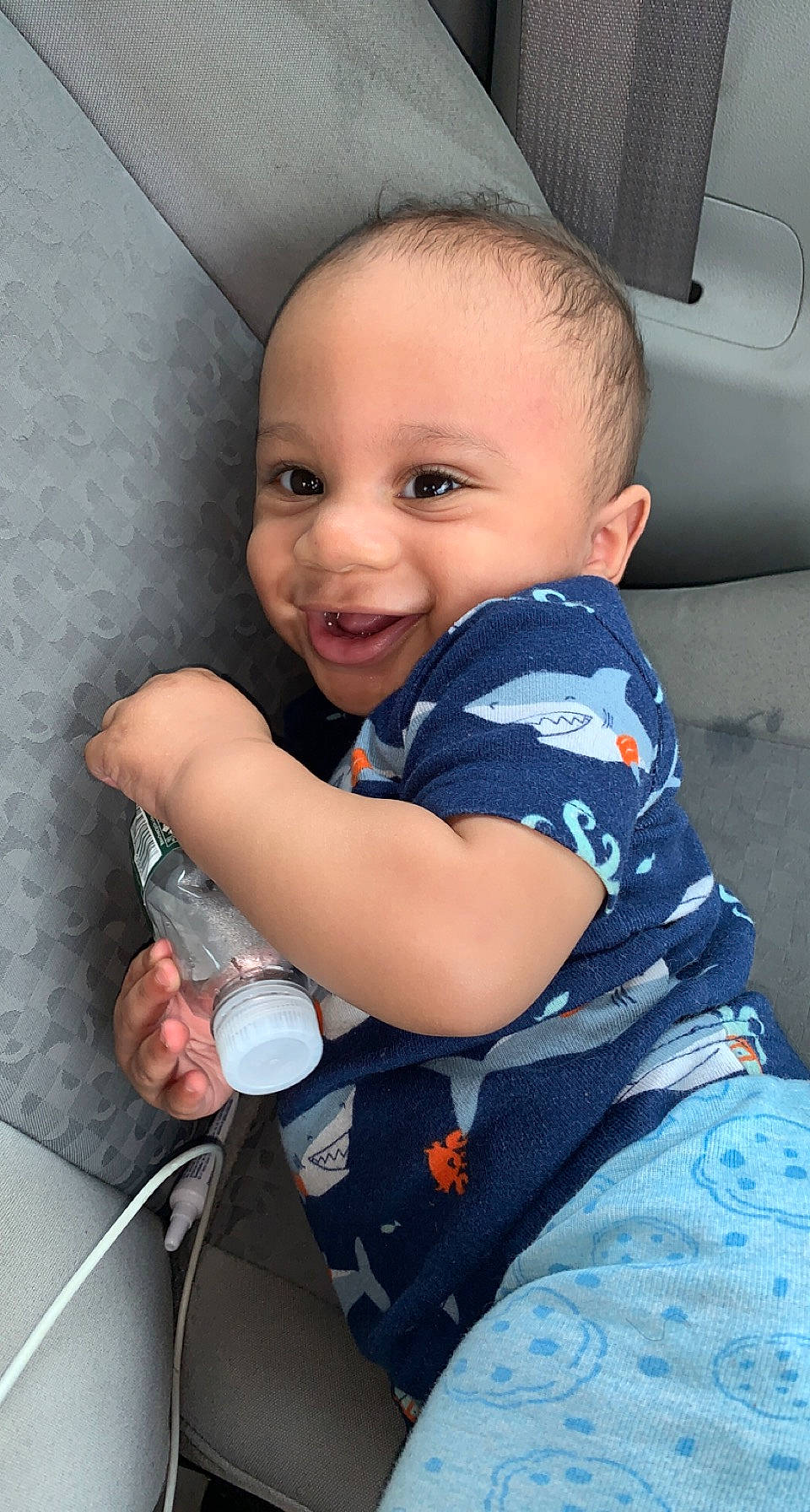 Amaree is registered to the contest to win money with this photo: arm, cheek, comfort, eye, face, finger, gesture, hairstyle, happy, head, human_body, iris, joint, leg, organ, person, shoulder, skin, smile, standing