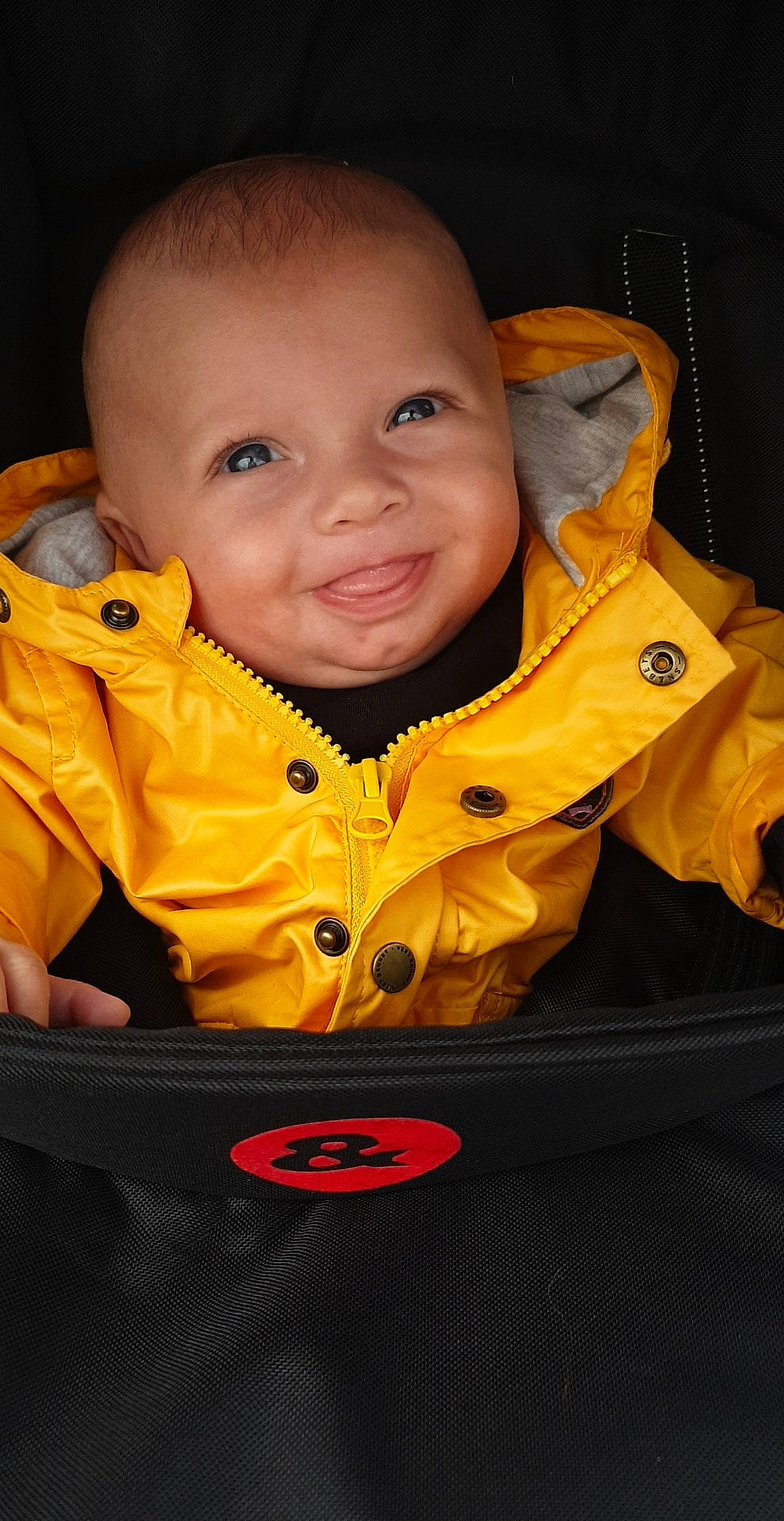 Gabin a rejoint le concours — aidez-le/la à gagner de superbes lots ! baby, cheek, child, jacket, joy, outerwear, person, product, smile, toddler, yellow