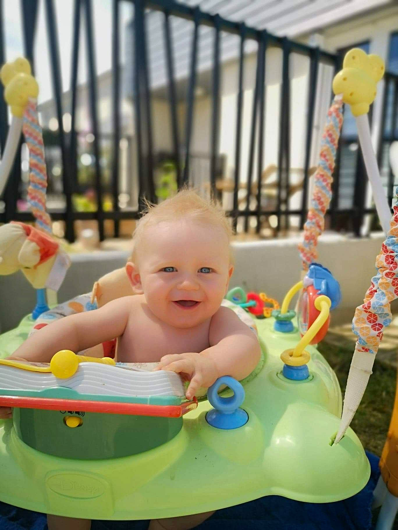 Djulian a rejoint le concours — aidez-le/la à gagner de superbes lots ! baby, baby_products, baby_toys, child, fun, joy, leisure, person, play, product, toddler, toy