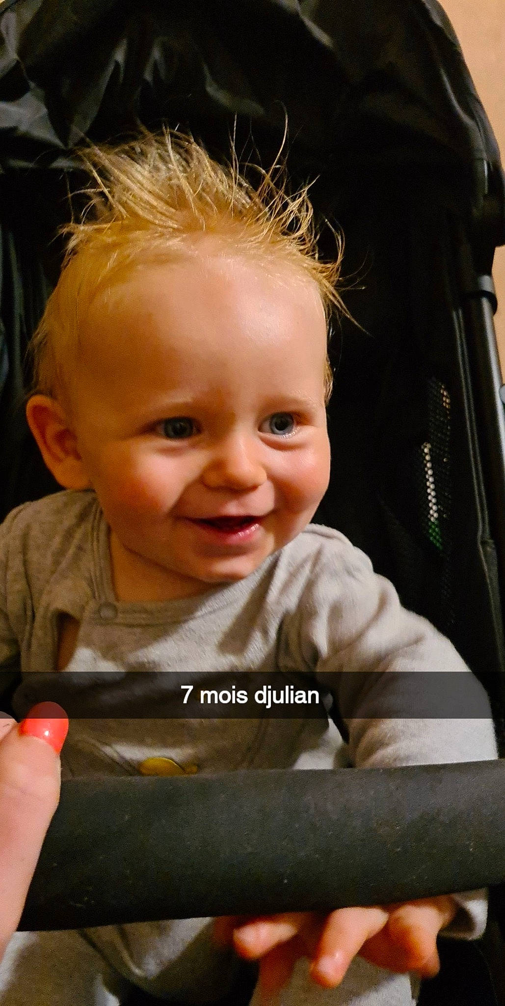 Djulian participe au concours pour gagner de l'argent avec cette photo : baby, cheek, child, face, facial_expression, forehead, hair, hairstyle, head, joy, nose, person, photo_caption, smile, toddler