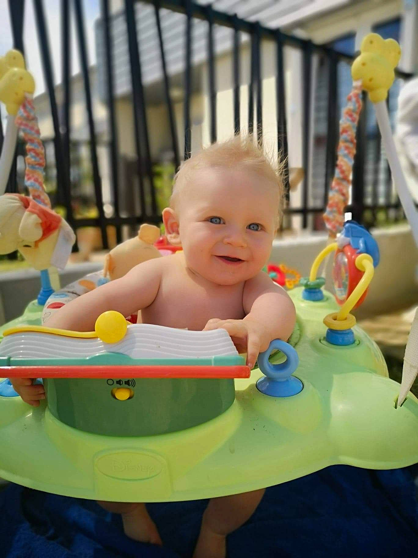 Djulian participe au concours pour gagner de l'argent avec cette photo : baby, baby_products, baby_toys, child, fun, joy, leisure, person, play, product, toddler, toy