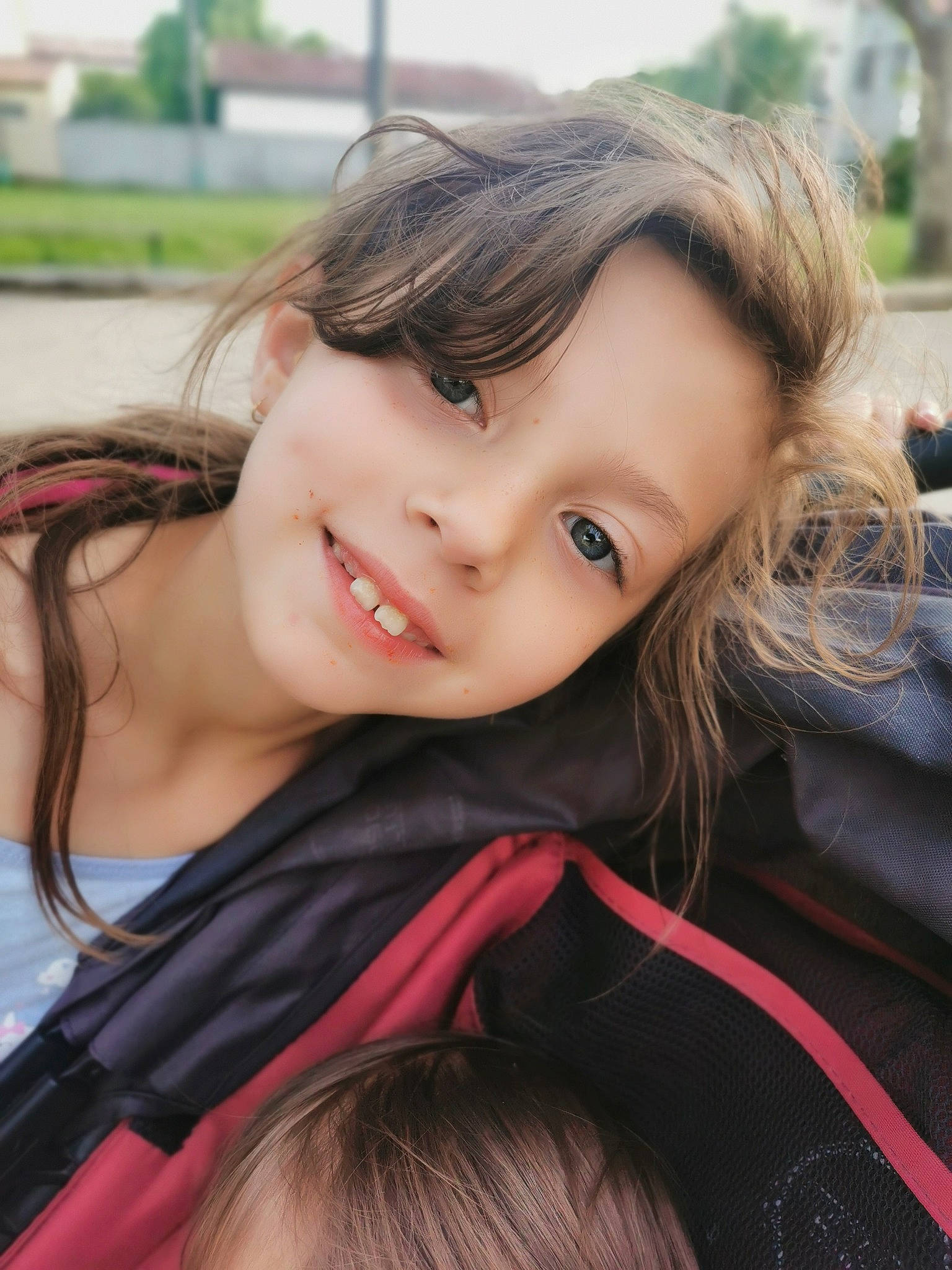 Cloé participe au concours pour gagner de l'argent avec cette photo : black_hair, brown_hair, cheek, child, chin, close_up, eyebrow, eyelash, flash_photography, fun, grass, happy, joy, layered_hair, lip, long_hair, nose, person, plant, skin