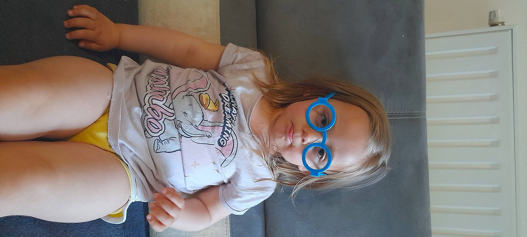 Sophia a rejoint le concours — aidez-le/la à gagner de superbes lots ! brassiere, chest, child, cool, elbow, eyewear, fun, glasses, happy, human_body, human_leg, knee, mammal, mouth, person, skin, smile, textile, thigh, trunk