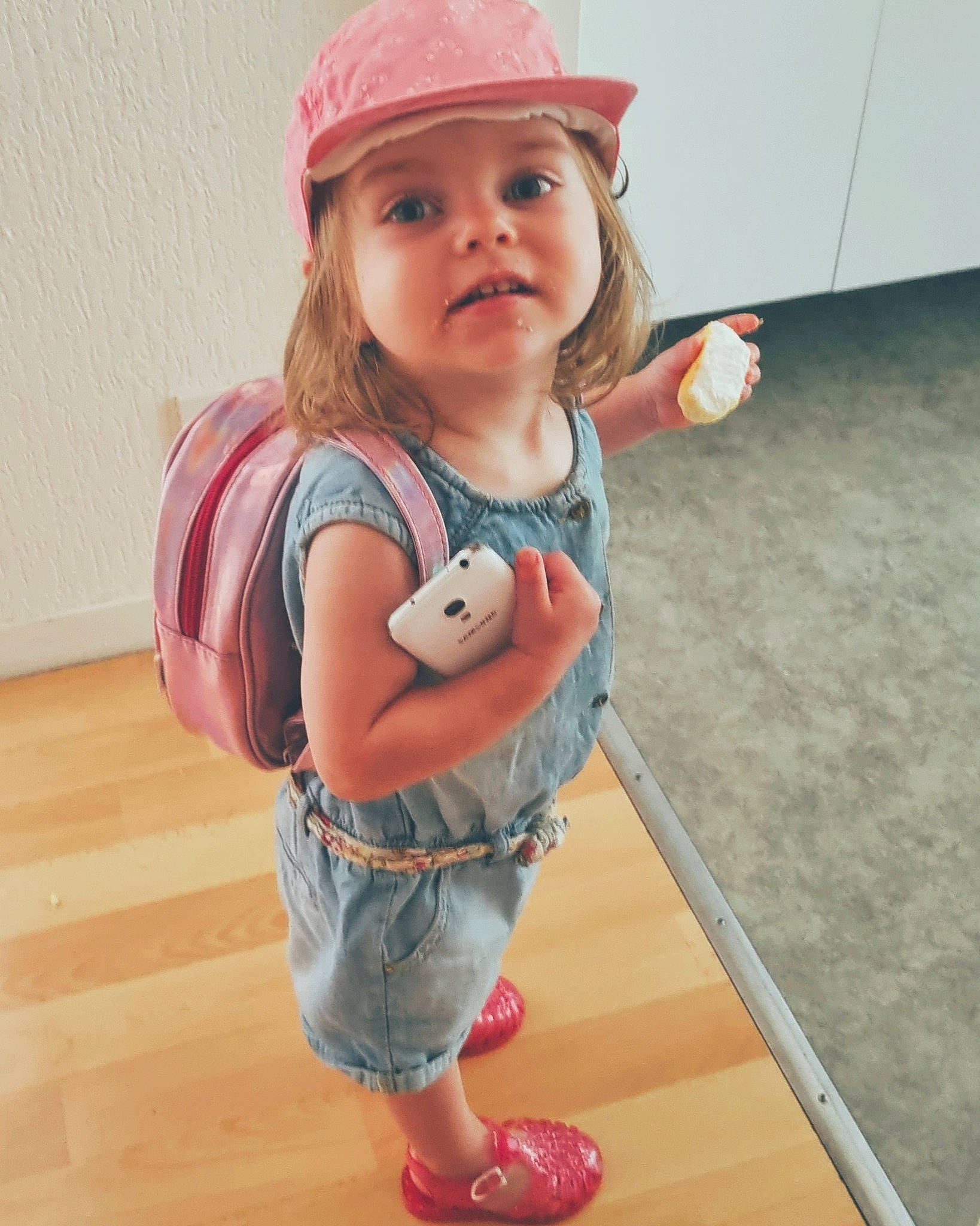Lyanna participe au concours pour gagner de l'argent avec cette photo : baby_toddler_clothing, baseball_cap, cap, child, chin, clothing, cool, eye, flooring, happy, headwear, jeans, leg, lip, person, pink, skin, sleeve, t_shirt, toddler