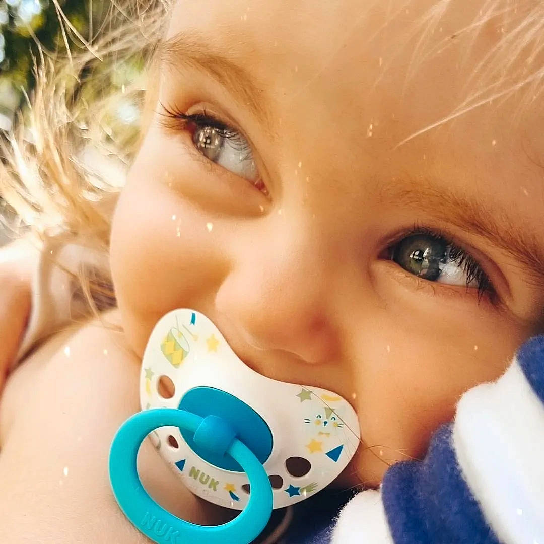 Lyanna participe au concours pour gagner de l'argent avec cette photo : beauty, blue, cheek, child, coffee_cup, cup, dishware, drinkware, eyelash, finger, happy, lip, mouth, nail, nose, person, serveware, skin, sweetness, tableware