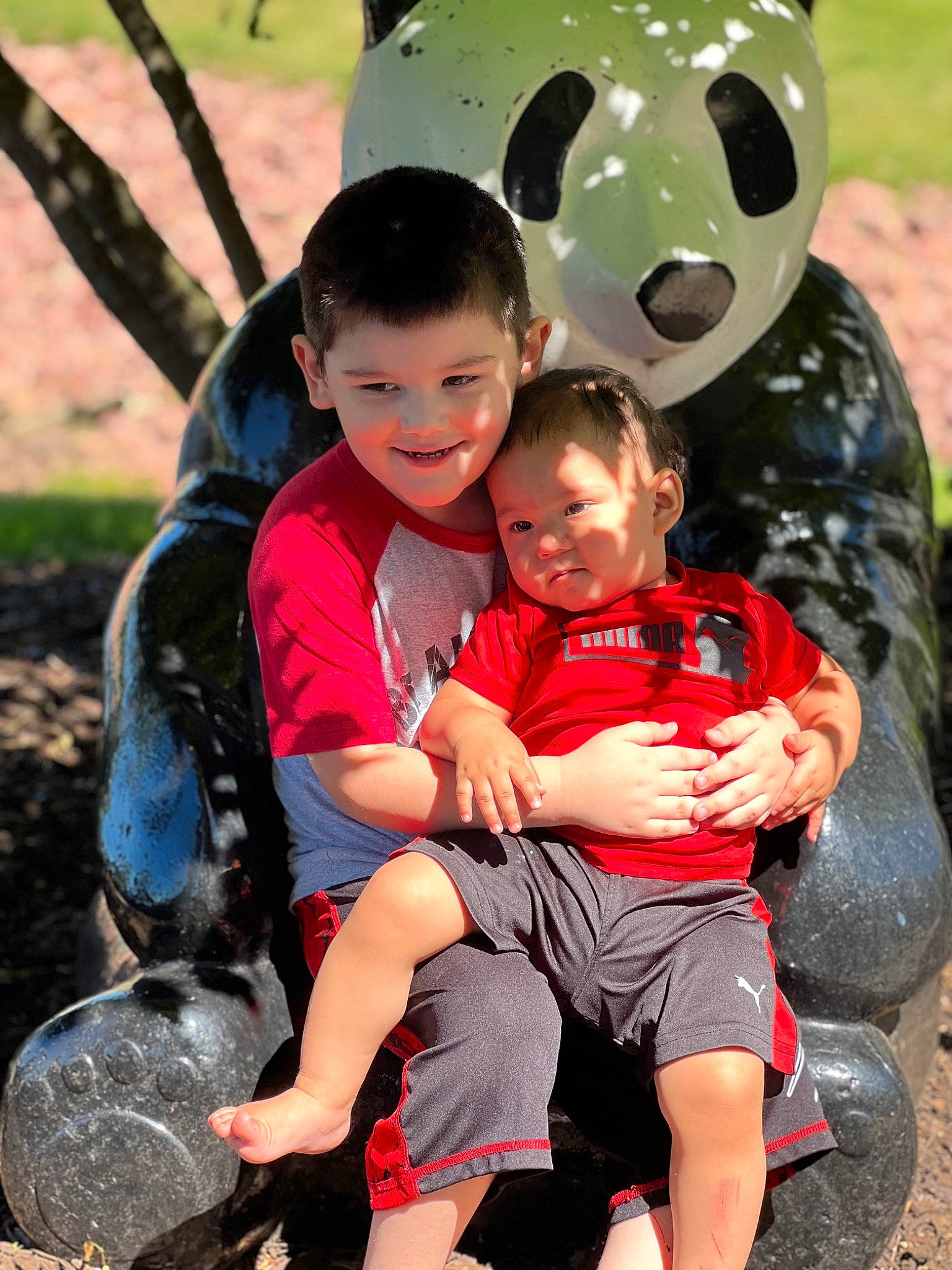 Fernando is registered to the contest to win money with this photo: botany, face, facial_expression, fun, grass, green, happy, head, interaction, joy, leaf, leisure, natural_environment, nature, people_in_nature, person, photograph, shorts, smile, t_shirt