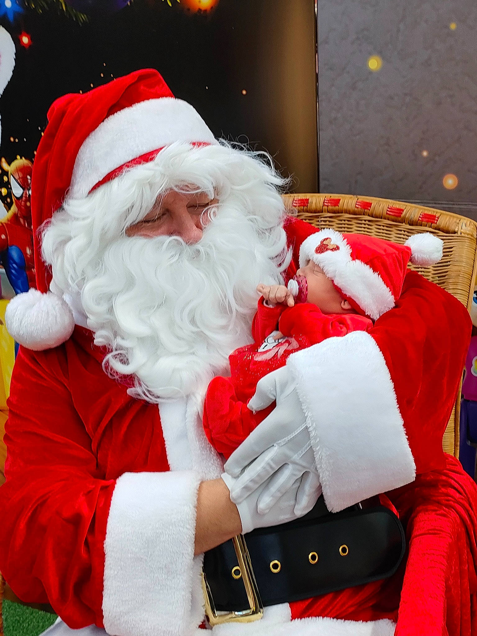 Lianna a rejoint le concours — aidez-le/la à gagner de superbes lots ! beard, carmine, celebrating, christmas, christmas_eve, costume_hat, event, facial_hair, fictional_character, fur, hat, head, holiday, human_body, interior_design, lap, person, red, santa_claus, sleeve