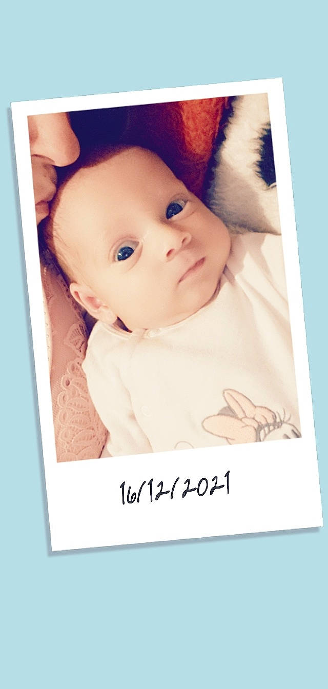 Lianna participe au concours pour gagner de l'argent avec cette photo : baby, baby_products, baby_toddler_clothing, cap, cheek, child, eye, eyebrow, eyelash, face, font, happy, head, headgear, lip, nose, person, picture_frame, skin, sleeve