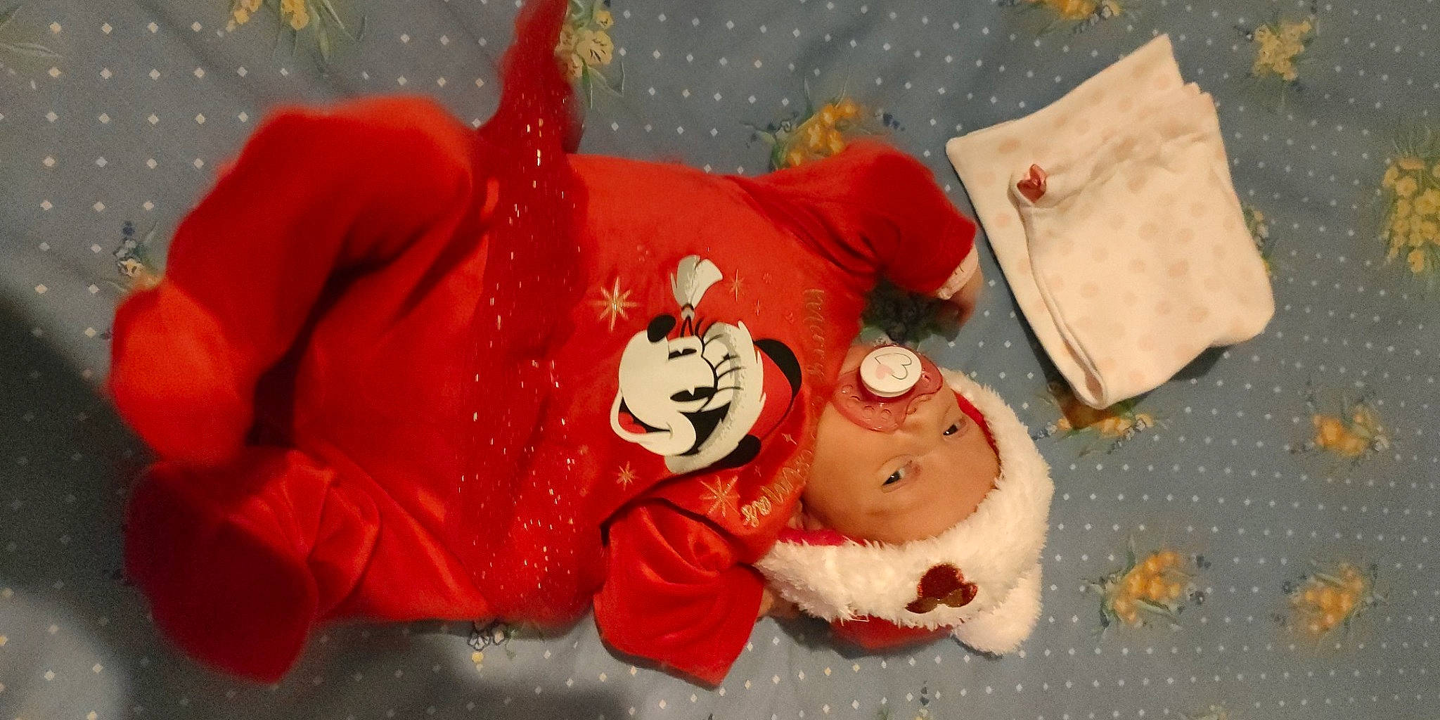 Lianna a rejoint le concours — aidez-le/la à gagner de superbes lots ! carmine, christmas, christmas_decoration, christmas_eve, christmas_ornament, event, fur, happy, hat, headwear, holiday, orange, ornament, person, plush, red, santa_claus, snowman, stuffed_toy, textile