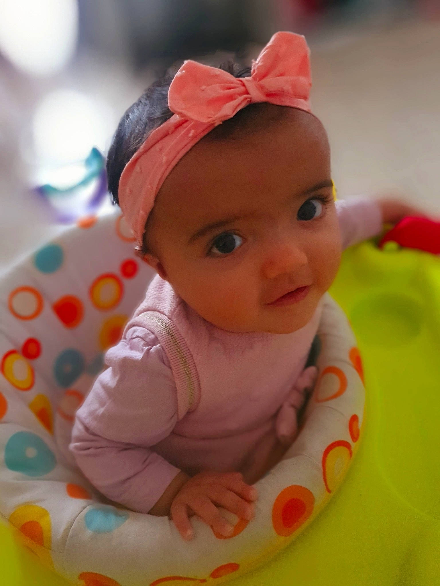 Melly participe au concours pour gagner de l'argent avec cette photo : baby, baby_products, baby_toddler_clothing, cap, cheek, child, face, fun, happy, hat, head, headgear, headwear, lip, party_supply, person, pink, recreation, skin, sleeve