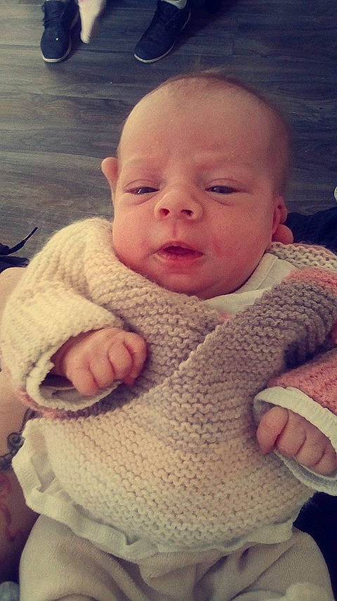 Eva participe au concours pour gagner de l'argent avec cette photo : baby_toddler_clothing, cheek, chin, comfort, finger, gesture, head, iris, light, lip, mouth, neck, nose, organ, person, photograph, skin, sleeve, tire, wheel