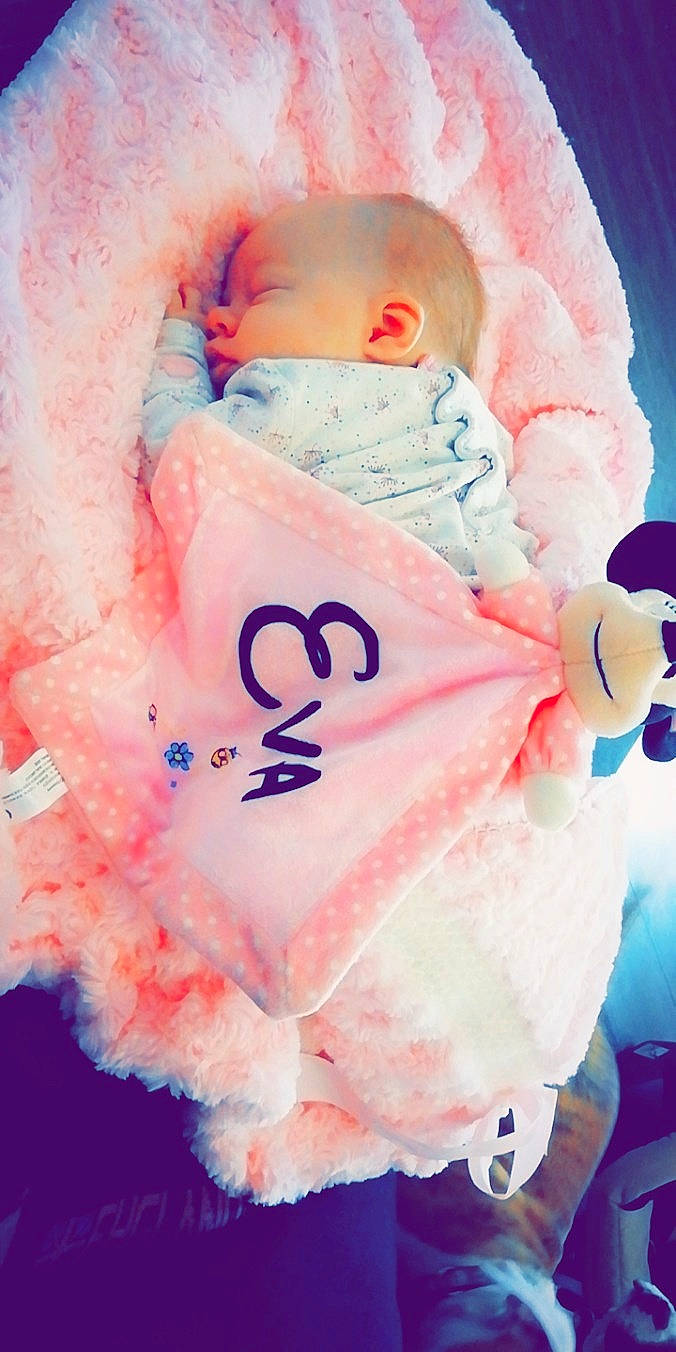 Eva participe au concours pour gagner de l'argent avec cette photo : baby, baby_products, baby_sleeping, baby_toddler_clothing, bedtime, child, electric_blue, fashion_accessory, font, fun, happy, linens, magenta, nail, peach, person, petal, pink, portrait_photography, sweetness