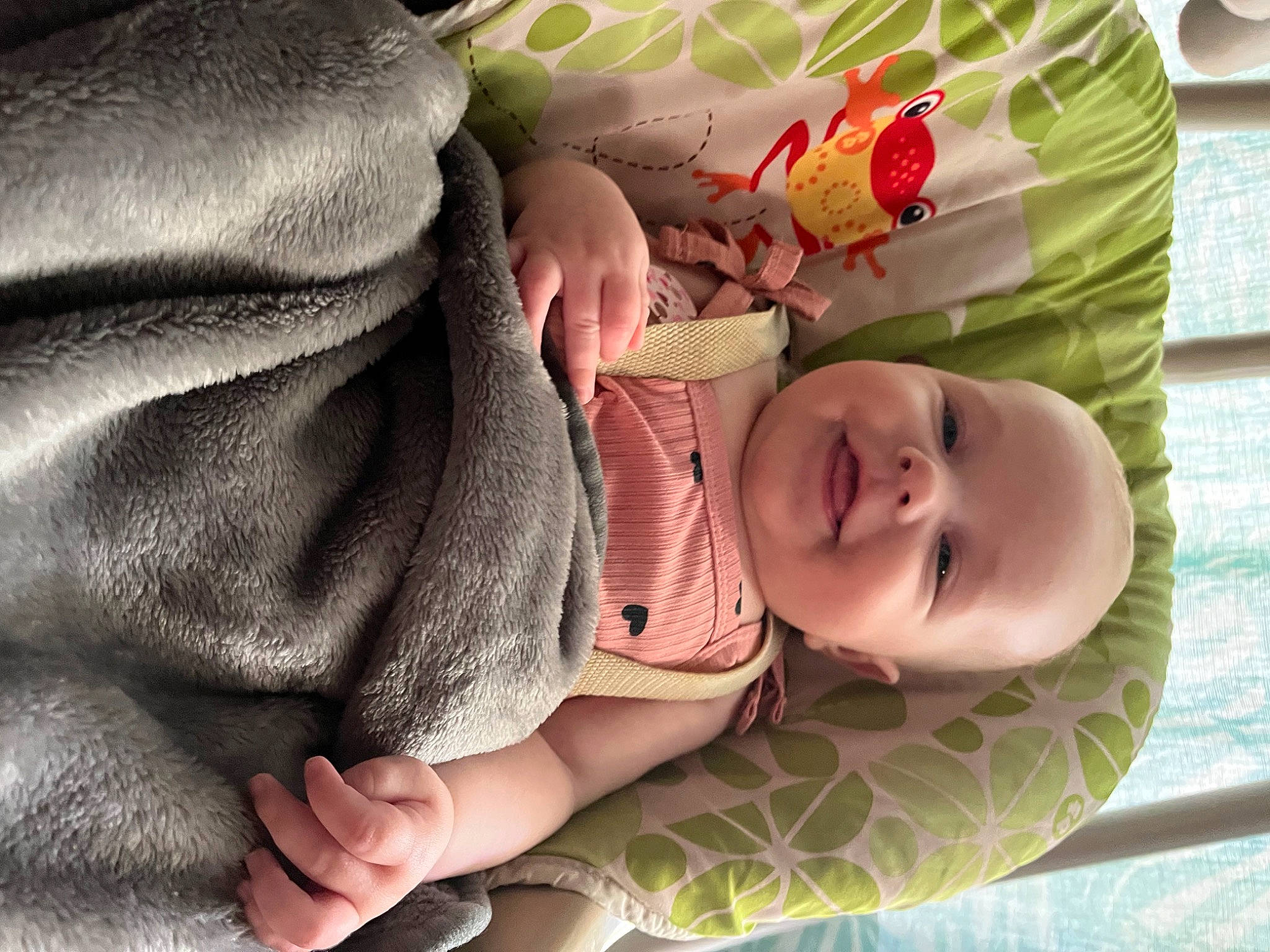 Savanah participe au concours pour gagner de l'argent avec cette photo : baby, baby_products, baby_safety, baby_sleeping, baby_toddler_clothing, cheek, child, comfort, face, finger, gesture, linens, mouth, nail, pattern, person, skin, sleeve, textile, thumb