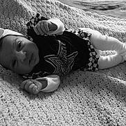 Illyana participe au concours pour gagner de l'argent avec cette photo :