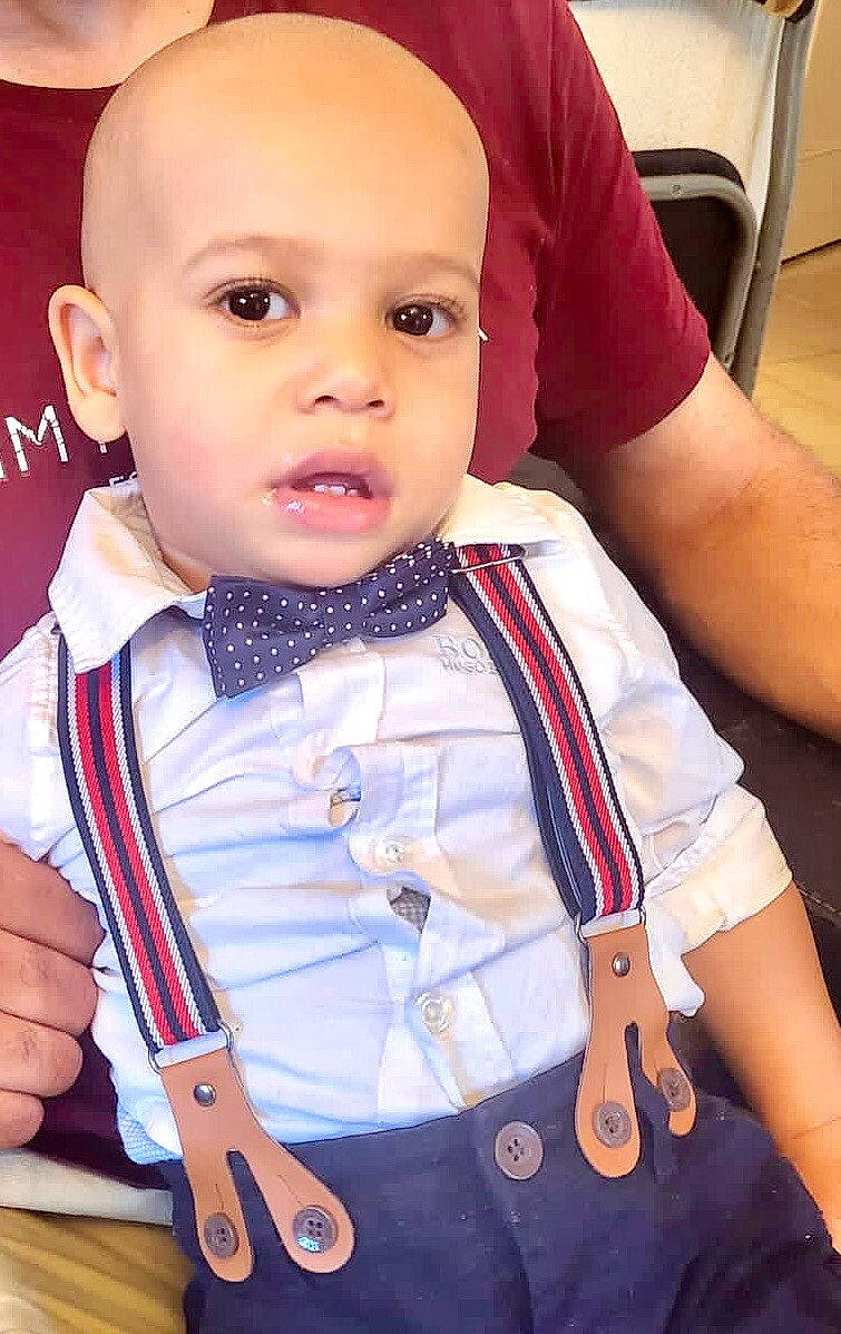 Lucas participe au concours pour gagner de l'argent avec cette photo : baby, baby_toddler_clothing, cheek, child, collar, dress_shirt, eyelash, finger, gesture, happy, iris, nose, outerwear, person, personal_protective_equipment, skin, sleeve, textile, thumb, tie