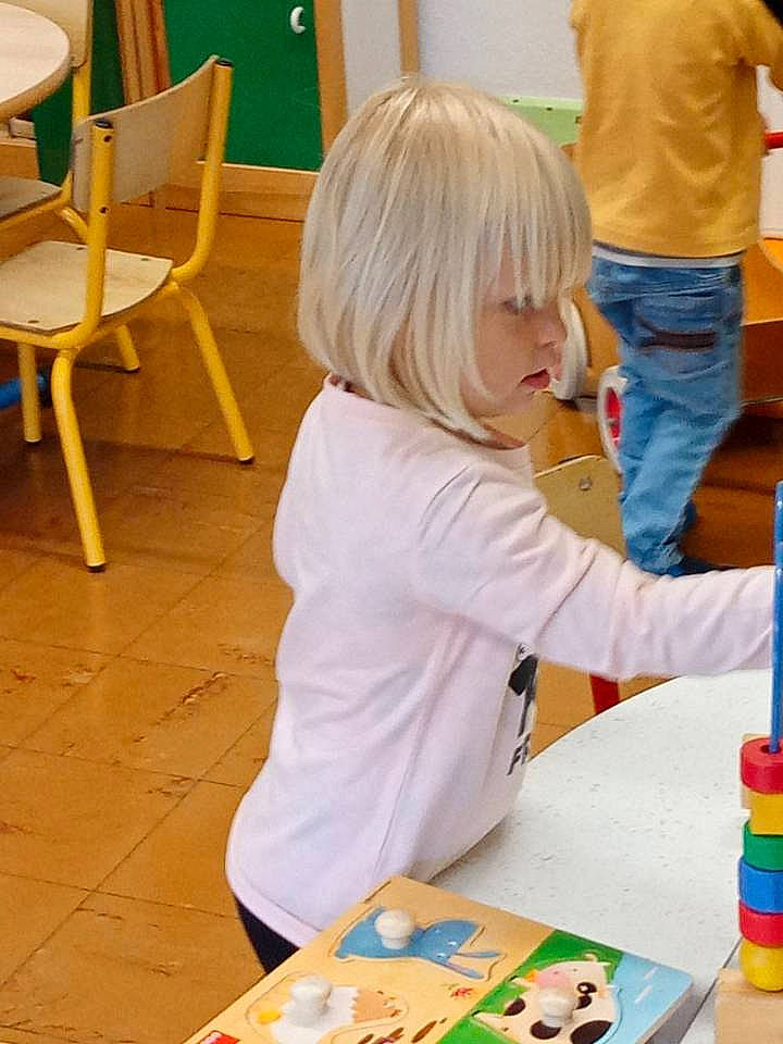 Stacey participe au concours pour gagner de l'argent avec cette photo : child, child_art, kindergarten, learning, person, play, toddler